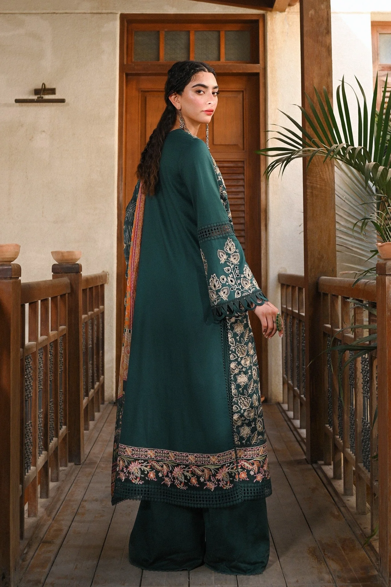 Aabyaan Meena Kumari Chikankari Eid Lawn Collection – Mumtaz (AE-05) - Image 4