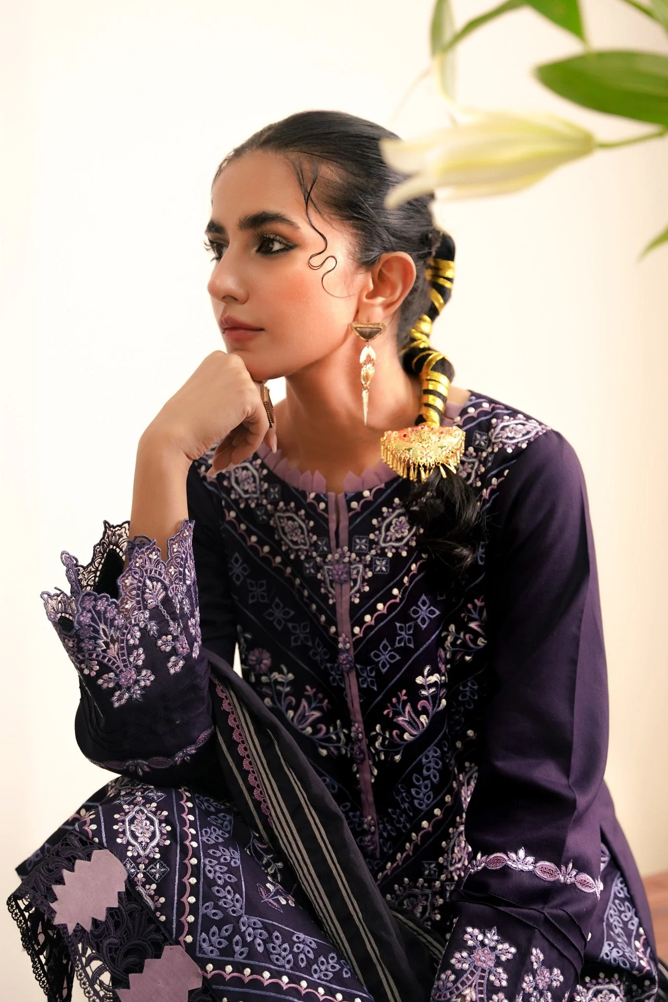 Aabyaan Miraal Embroidered Linen Collection – PARAS (AW-09) - Image 3