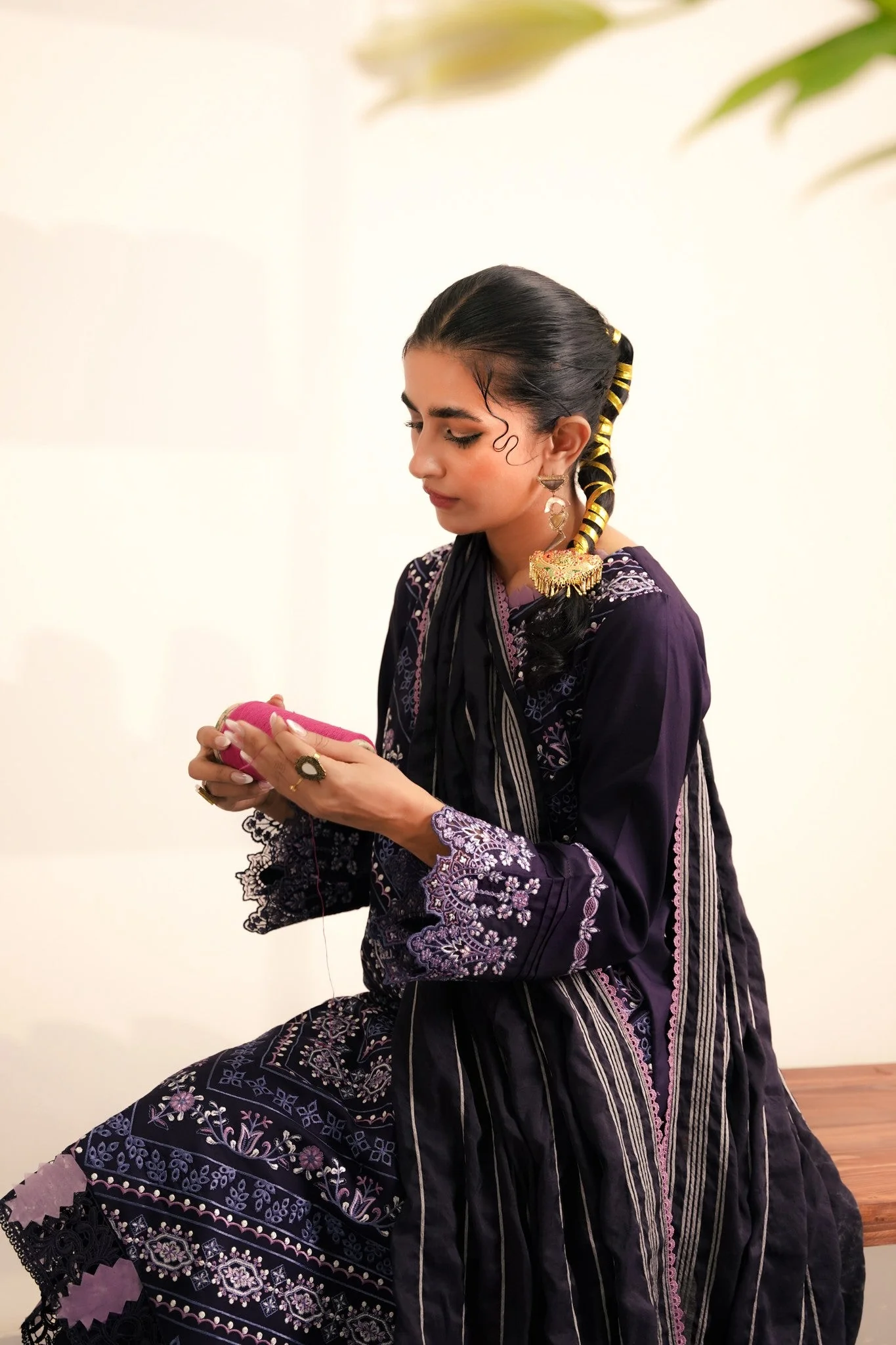 Aabyaan Miraal Embroidered Linen Collection – PARAS (AW-09) - Image 4
