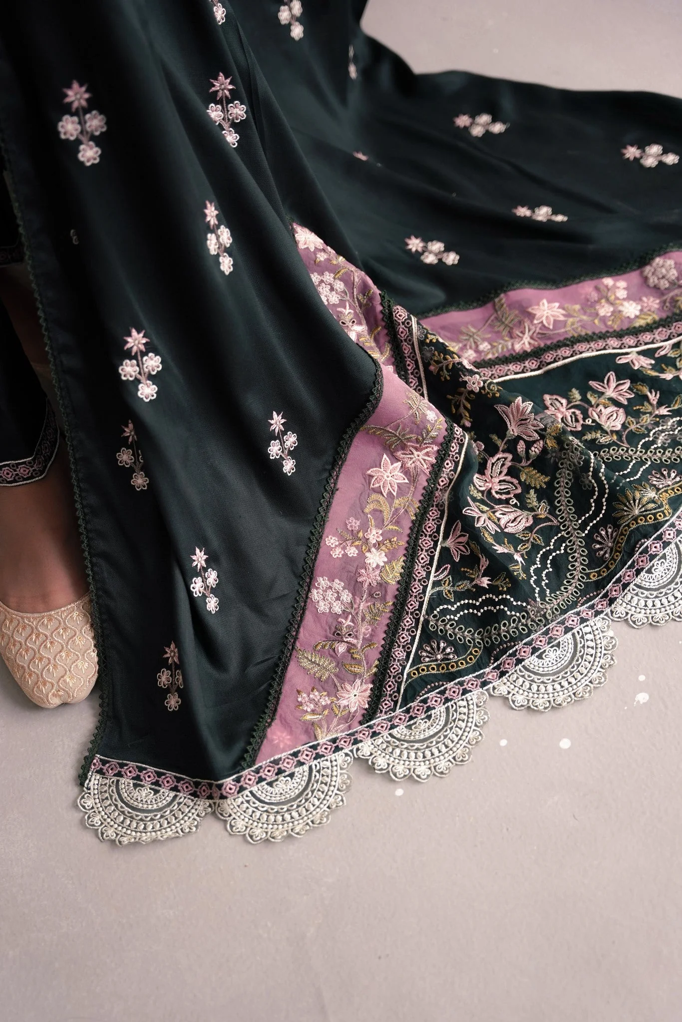 Aabyaan Miraal Embroidered Linen Collection – SHAB (AW-01) - Image 5