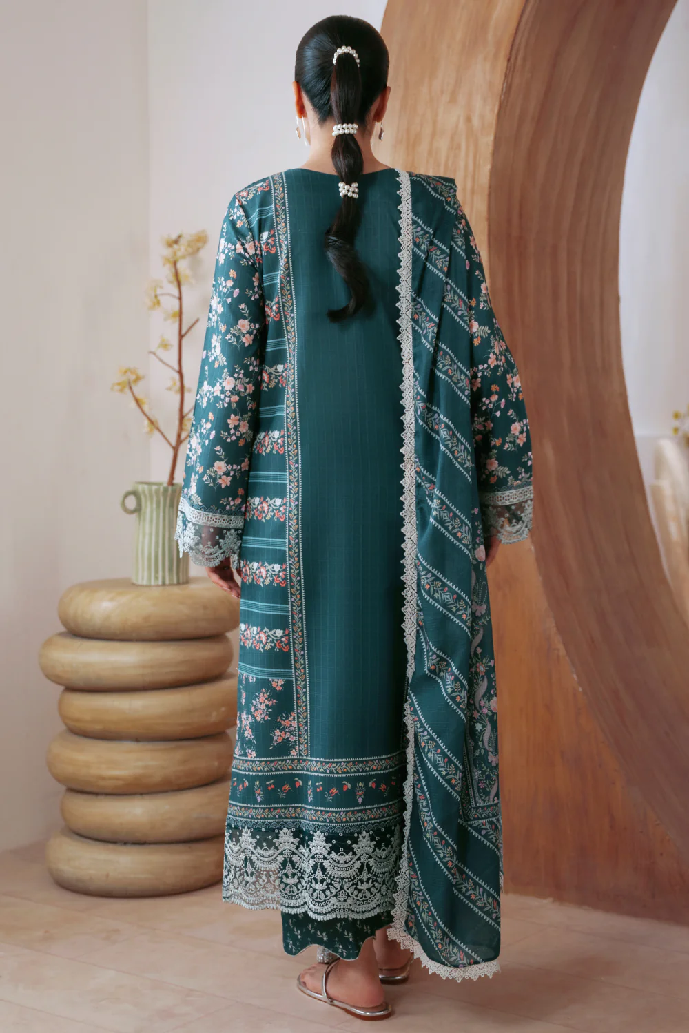 Aabyaan Print Luxe Lawn – LAVIA (AP-01) - Image 4