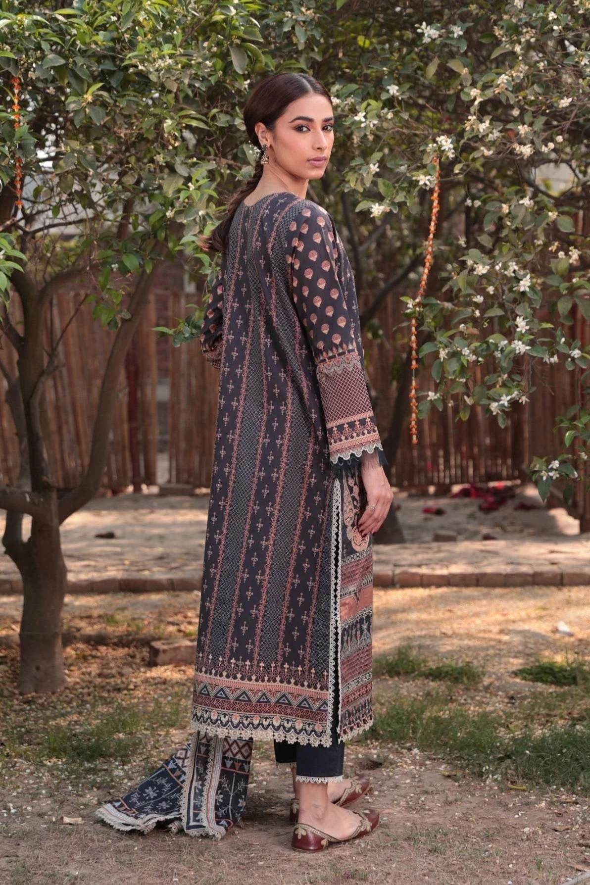 Aabyaan Prints Lawn Collection – ZAINA (AP-07) - Image 4