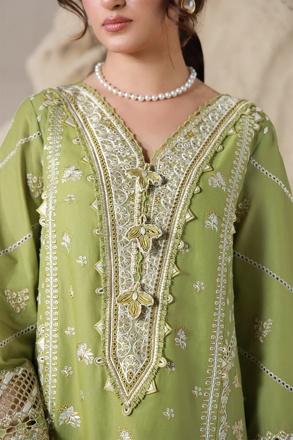 Aabyaan Saagar Festive Luxury Lawn – MAYA (AL-08) - Image 3