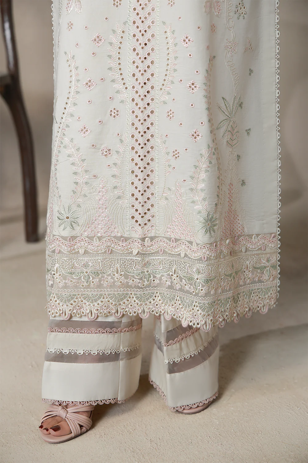 Aabyaan Saagar Festive Luxury Lawn – NAIRAH (AL-06) - Image 5