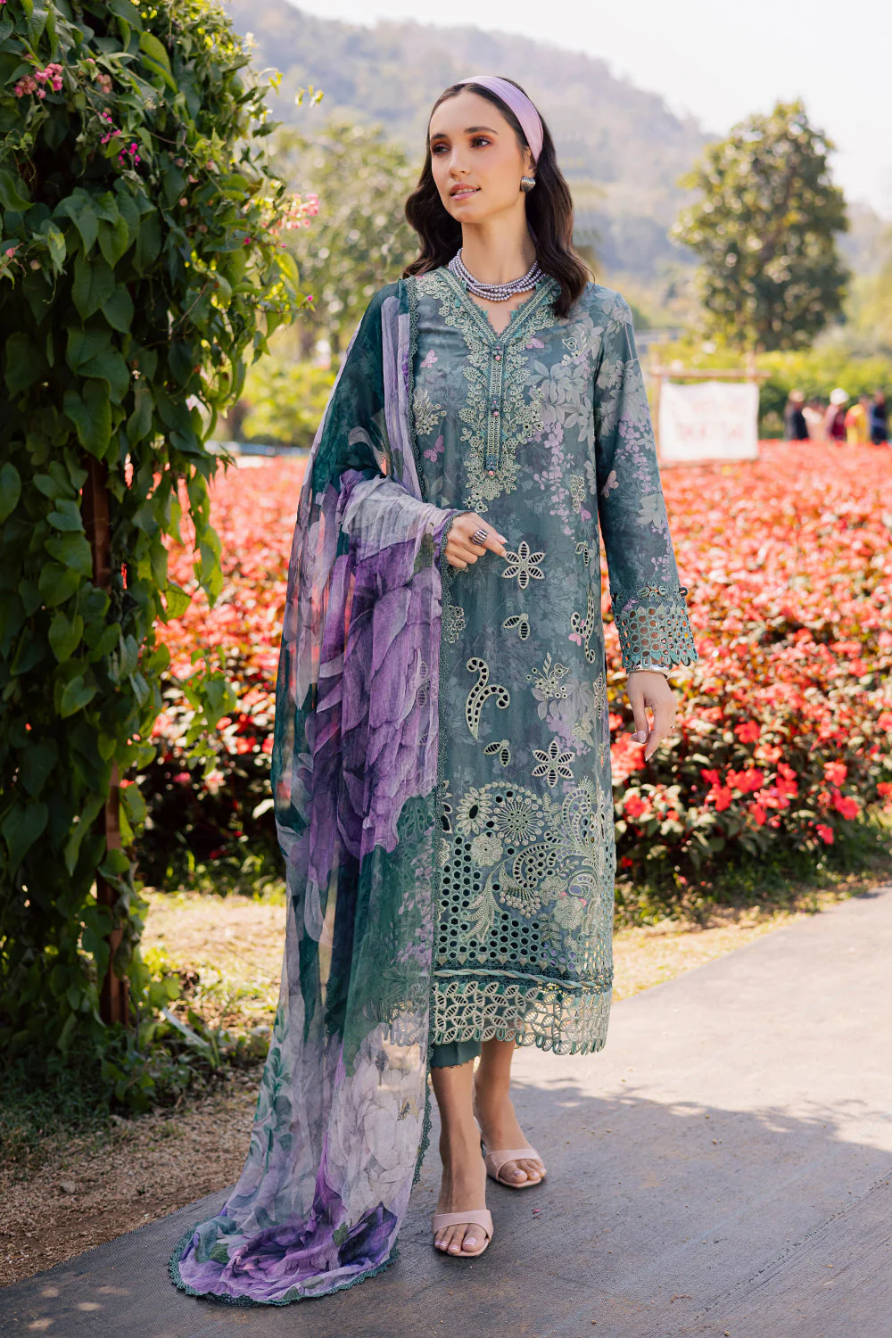 Aabyaan Shezlin Chikankari Eid Edit Lawn – MEHRVEEN (AV-12)