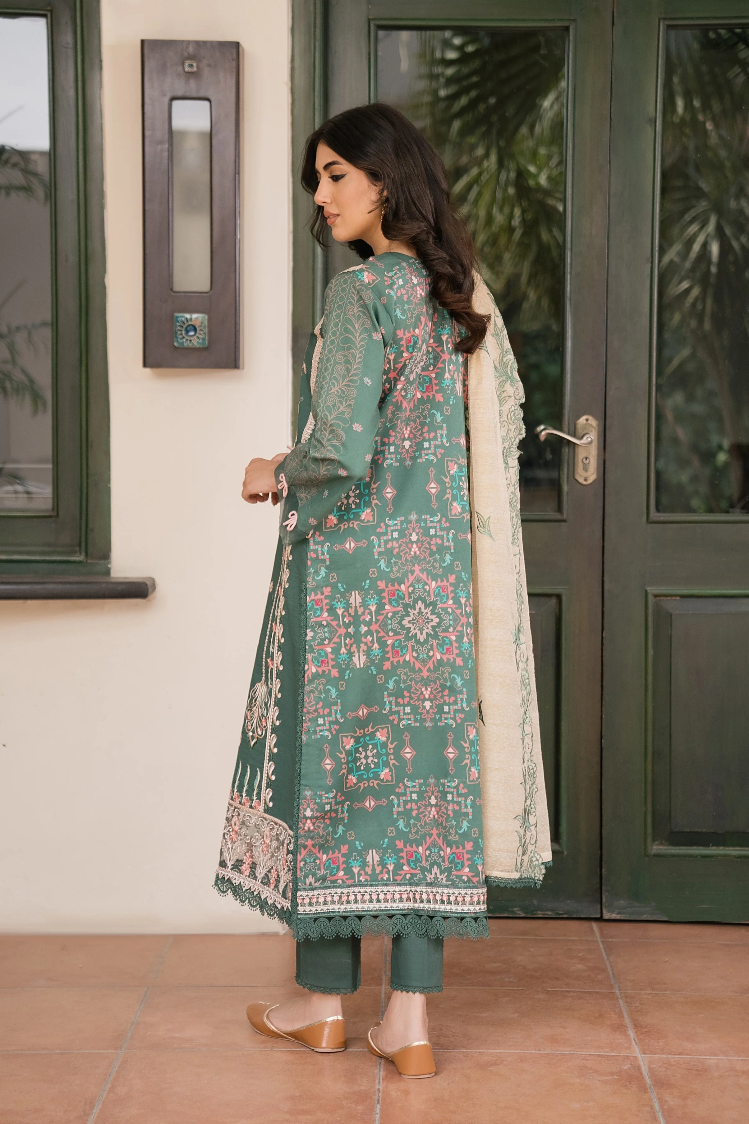 Aabyaan Shezlin Chikankari Lawn Collection – AMANI (AC-06) - Image 4