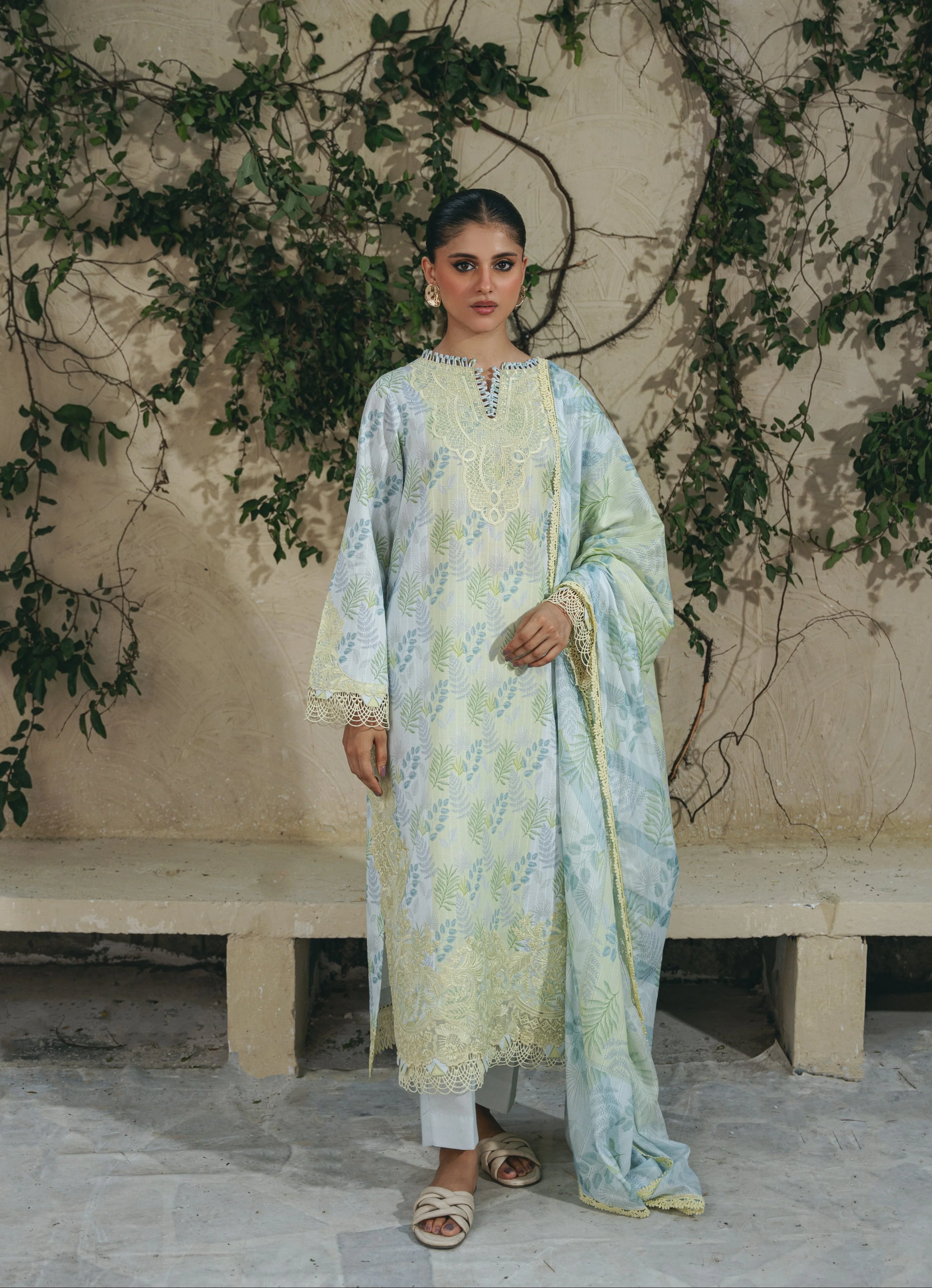 Aabyaan Shezlin Chikankari Lawn – MAYA (AF-08) - Image 3