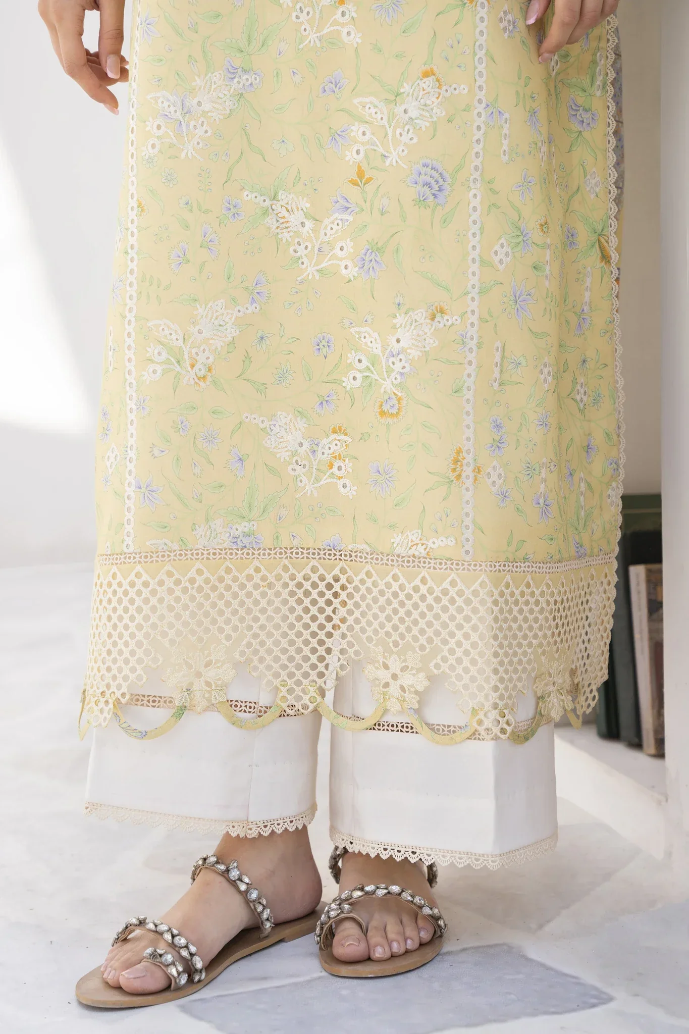 Aabyaan Shezlin Chikankari Lawn – SOHA (AR-03) - Image 5