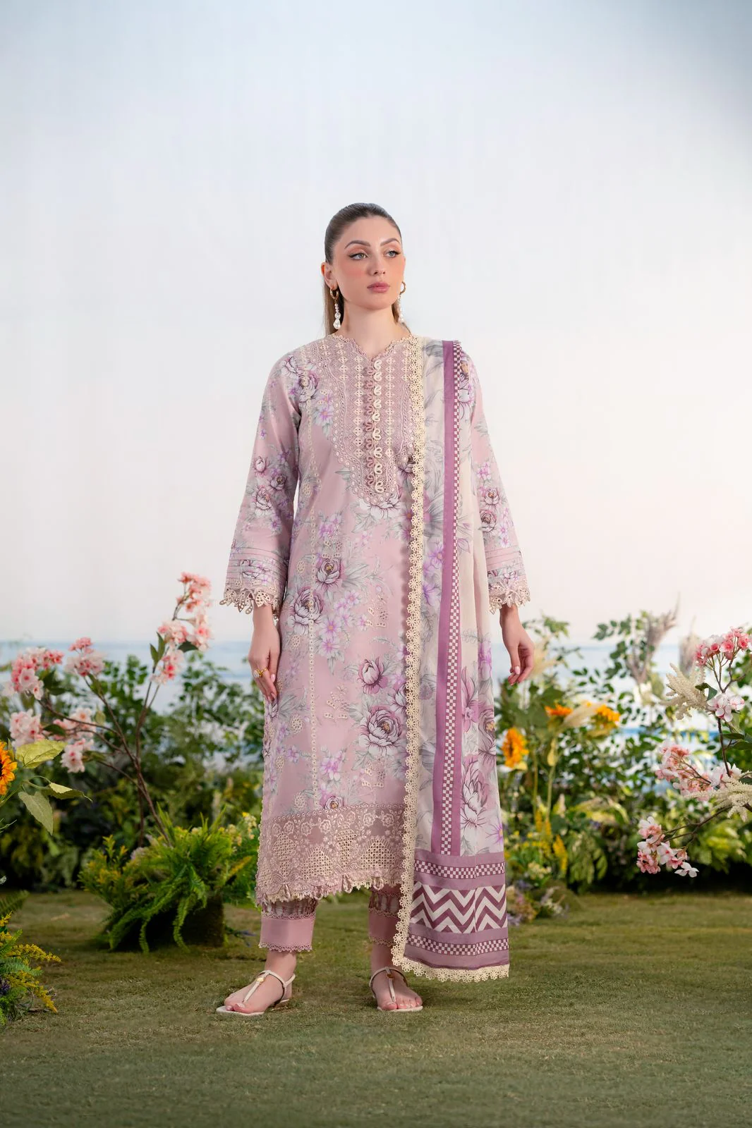 Aabyaan Shezlin Chikankari Ramadan Edit Lawn – SEHER (AR-15) - Image 2