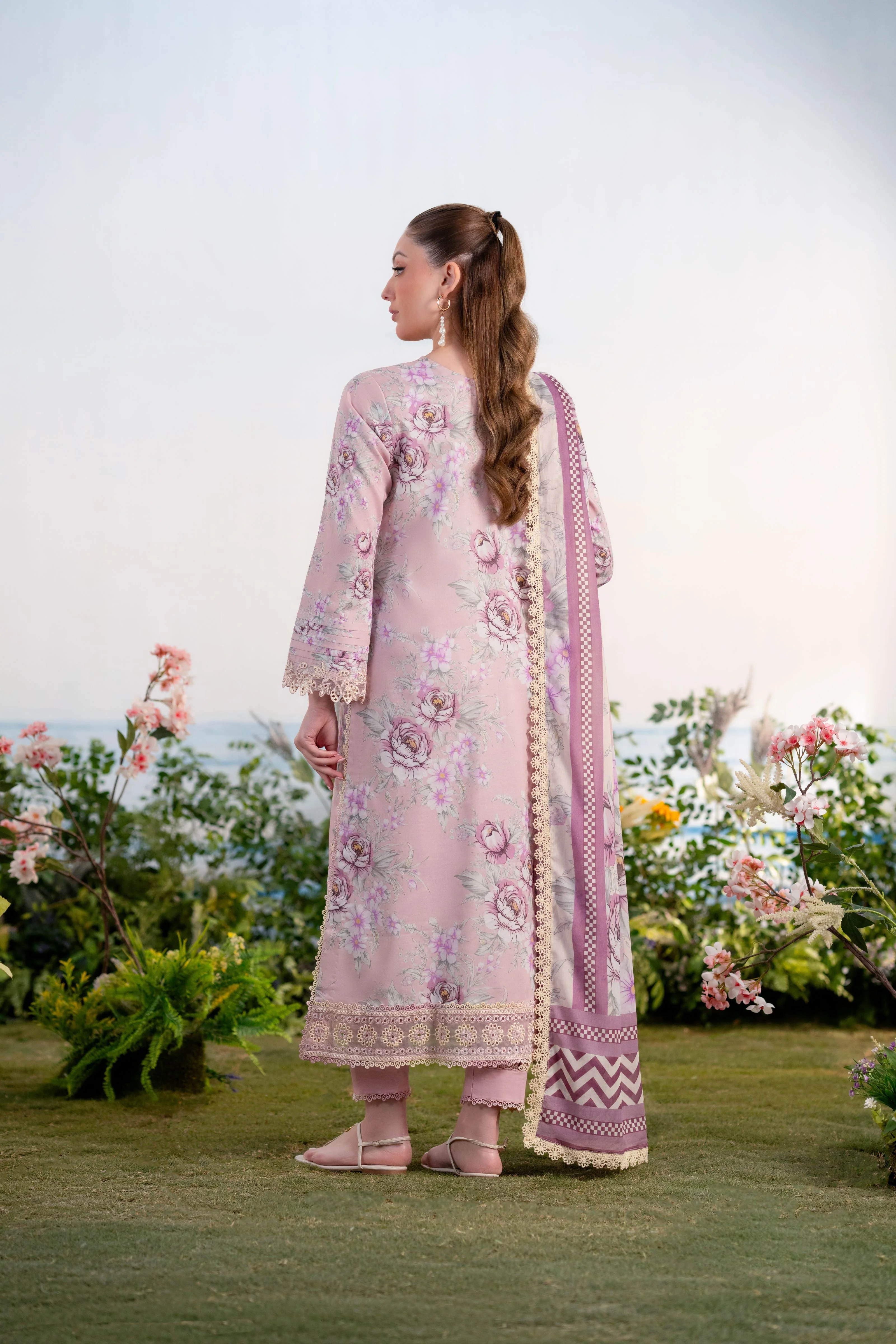 Aabyaan Shezlin Chikankari Ramadan Edit Lawn – SEHER (AR-15) - Image 3