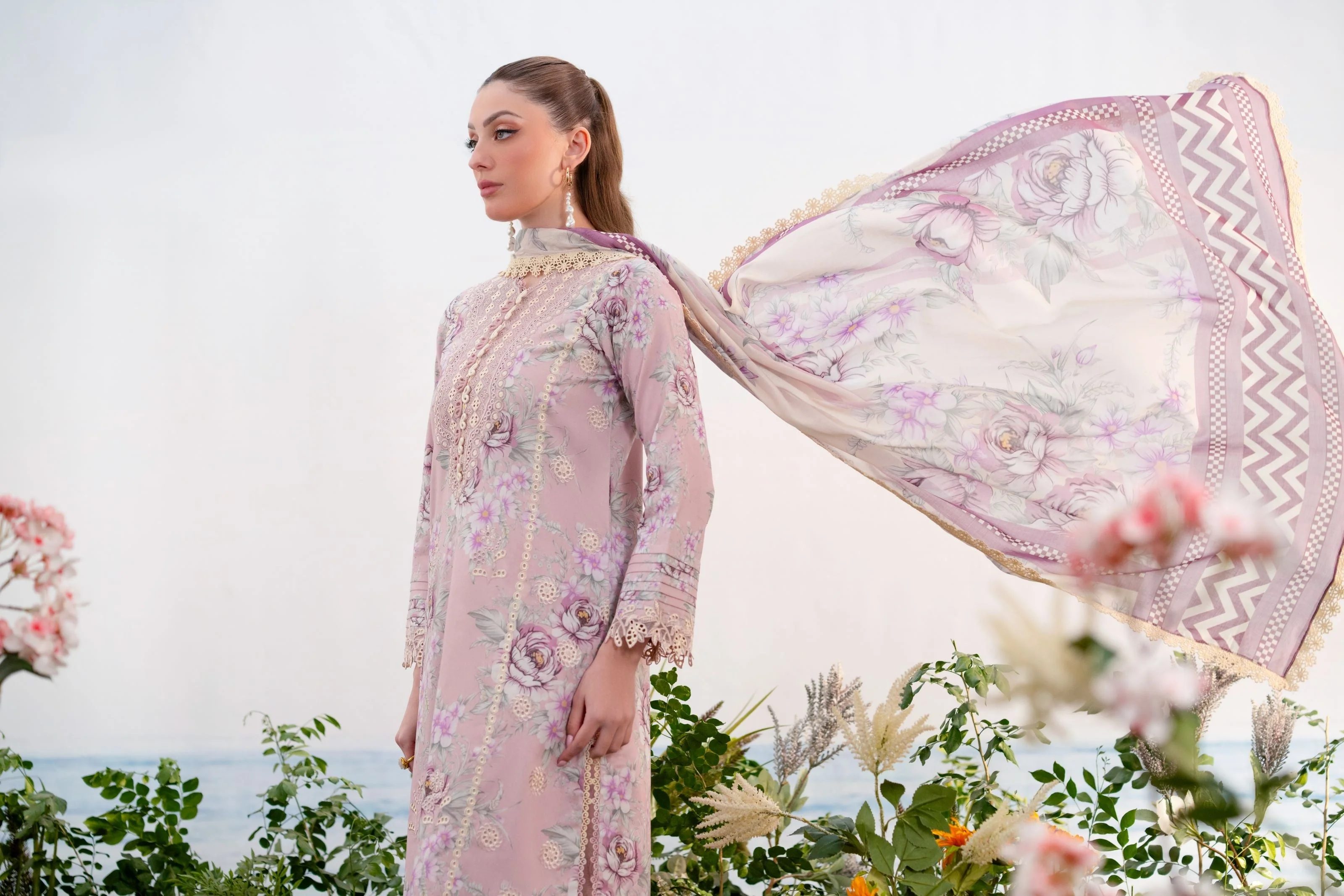 Aabyaan Shezlin Chikankari Ramadan Edit Lawn – SEHER (AR-15) - Image 4