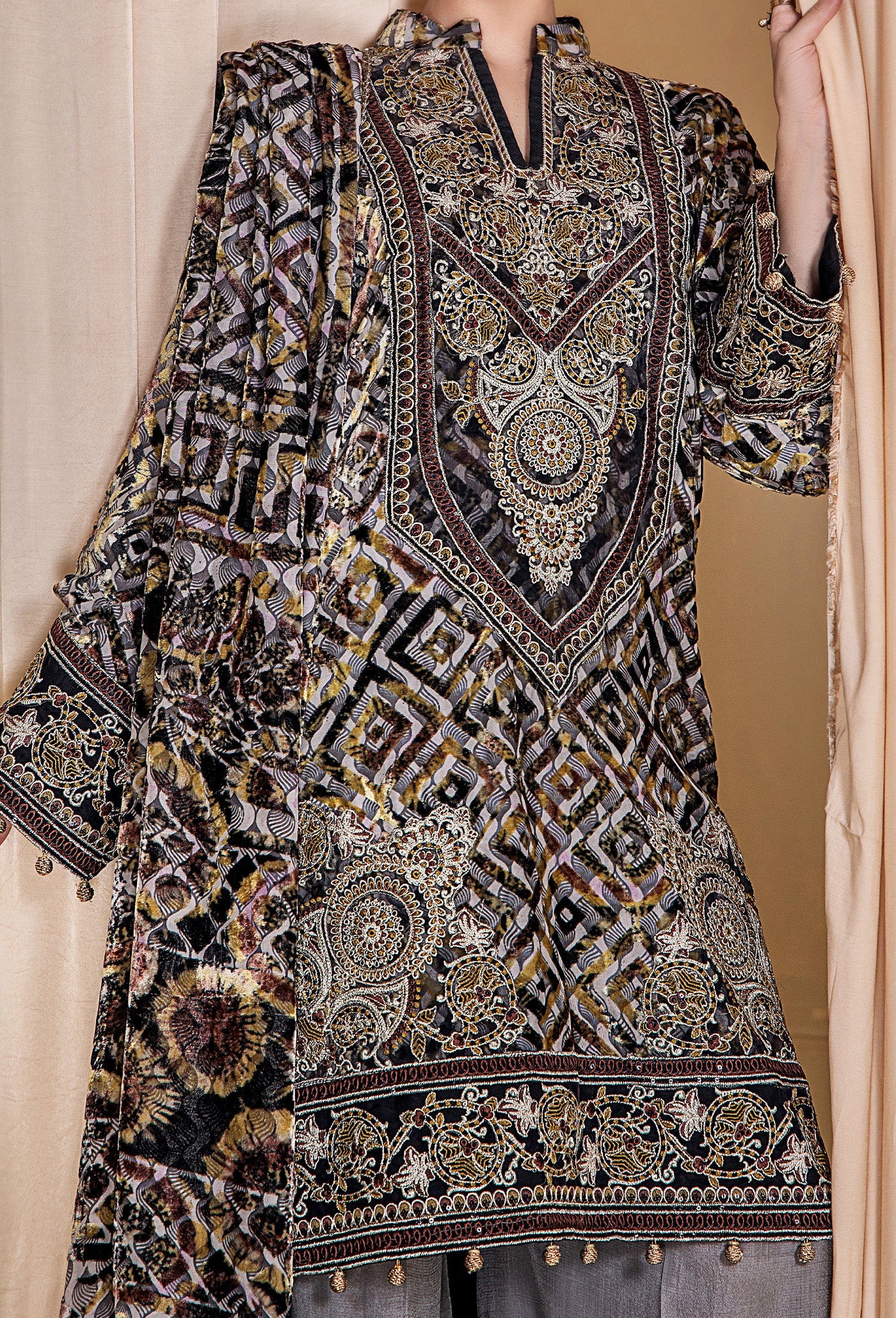 Adan's Libas Velvet Plachi Collection – D-5358 - Image 4