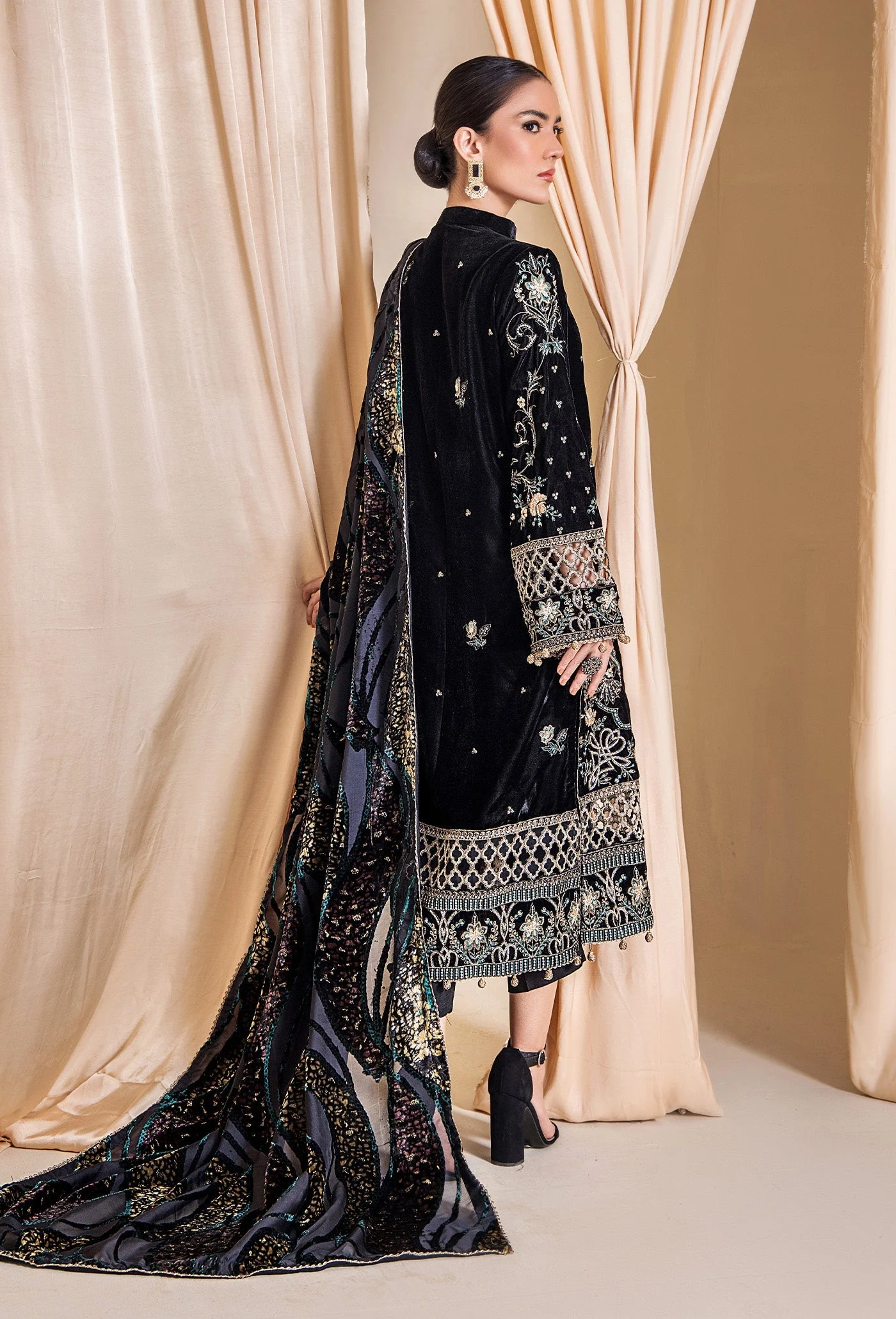 Adan's Libas Velvet Plachi Collection – D-5360 - Image 4