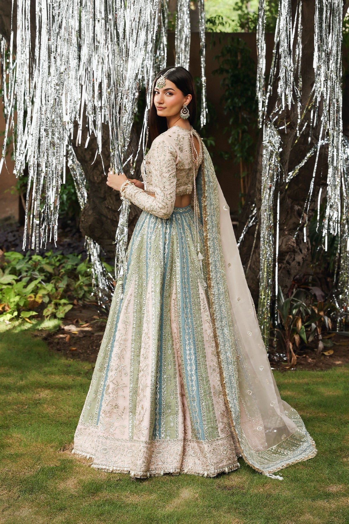 Afrozeh Dastaan Goi Luxury Wedding Formals – Petalhour - Image 2