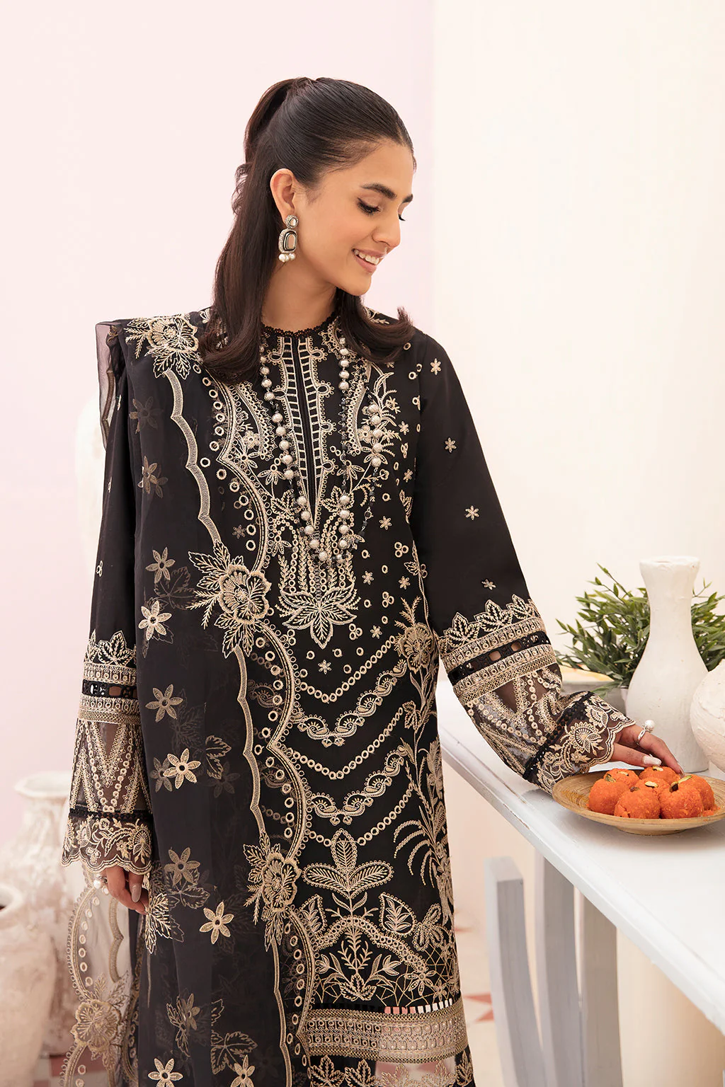 Afrozeh Festive Chikankari Lawn Collection – Noir - Image 4