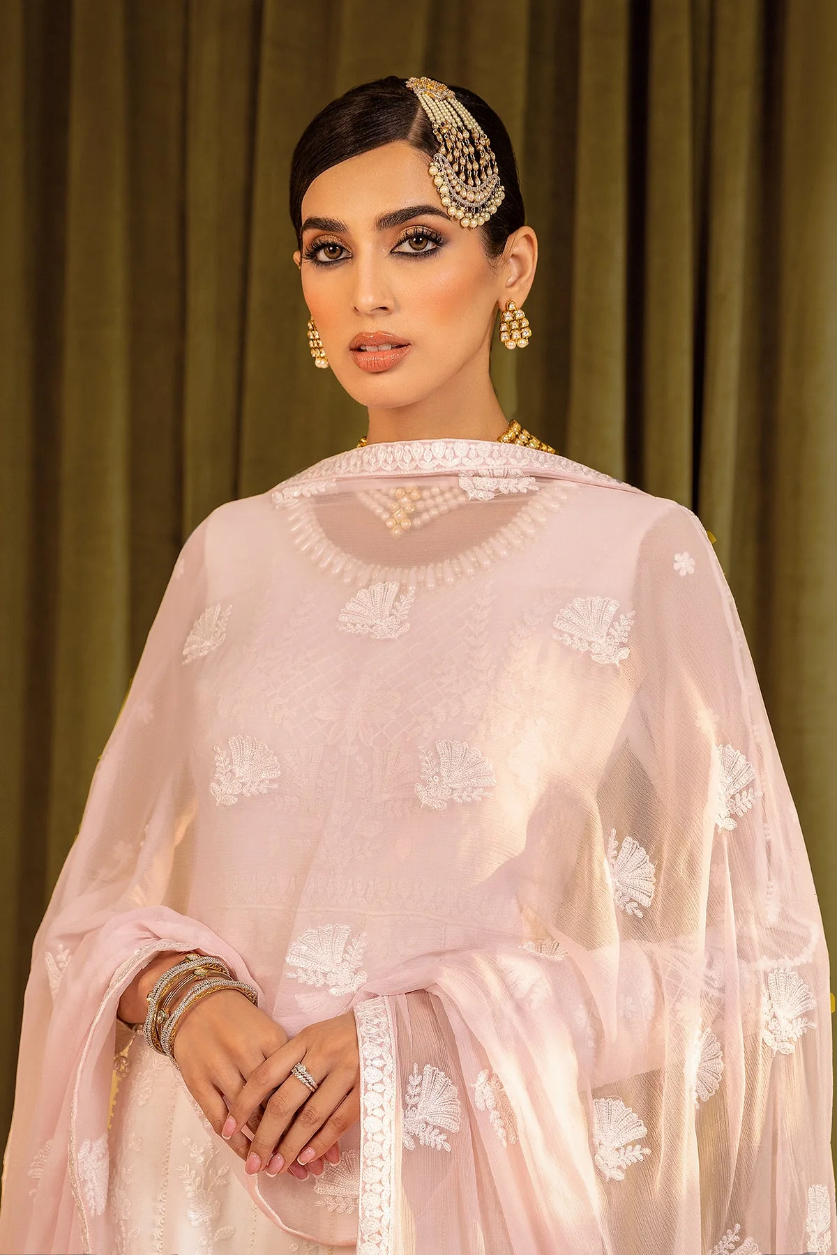 Alizeh Mehfil-e-Uroos Formal Collection – Aynur - V16D02 Embroidered Chiffon White - Image 6