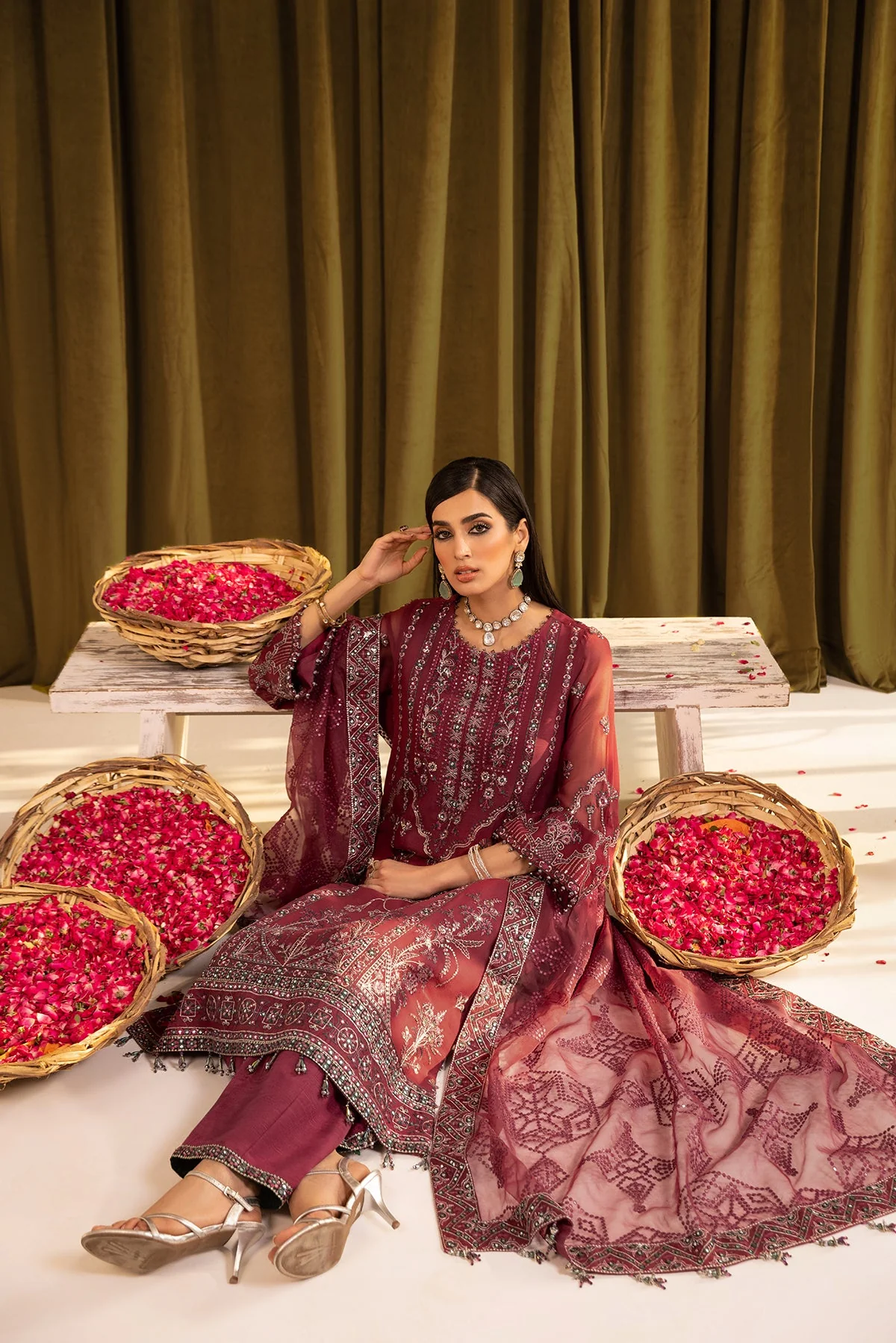 Alizeh Mehfil-e-Uroos Formal Collection – Famya - V16D04 Embroidered Chiffon Magenta - Image 7