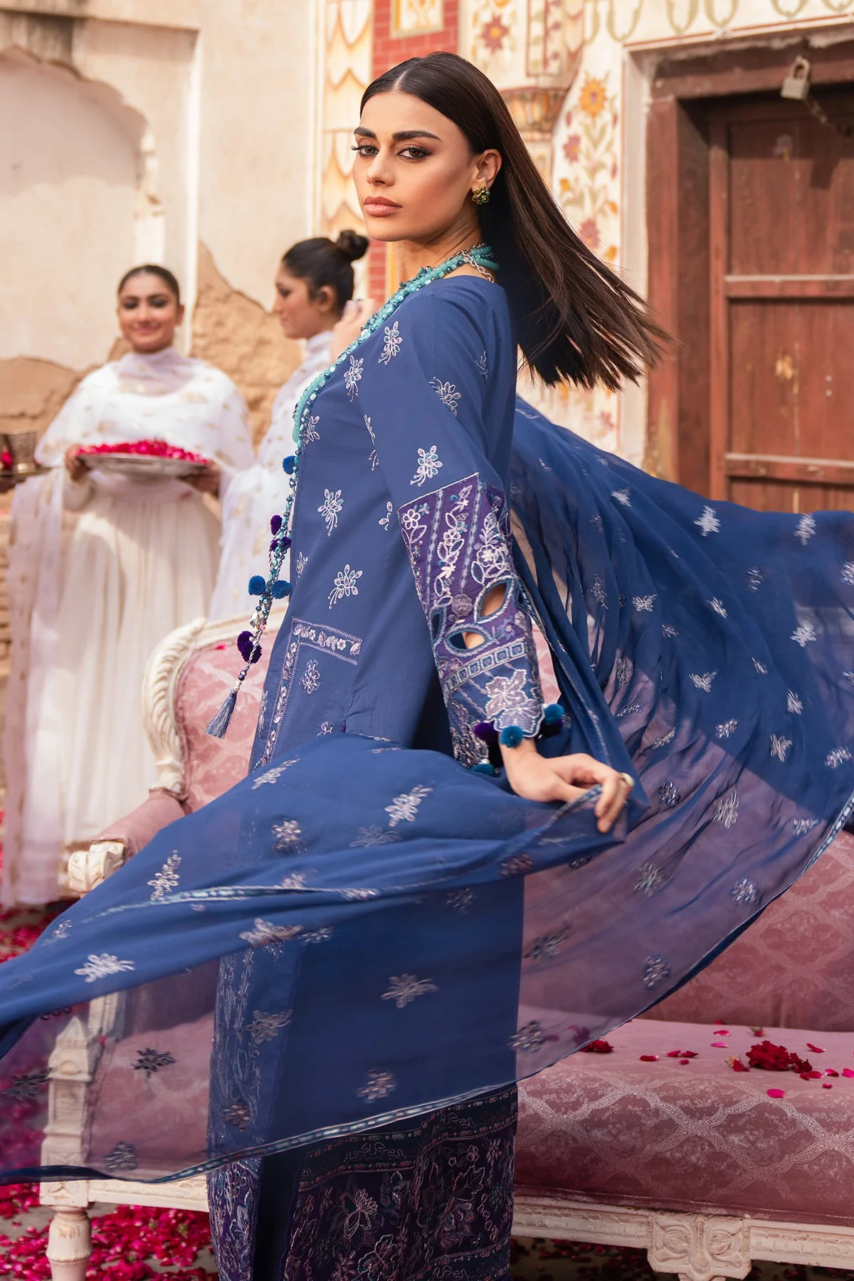 Alizeh Rawayat Luxury Lawn Collection 2024 – Shehnaaz - Image 4