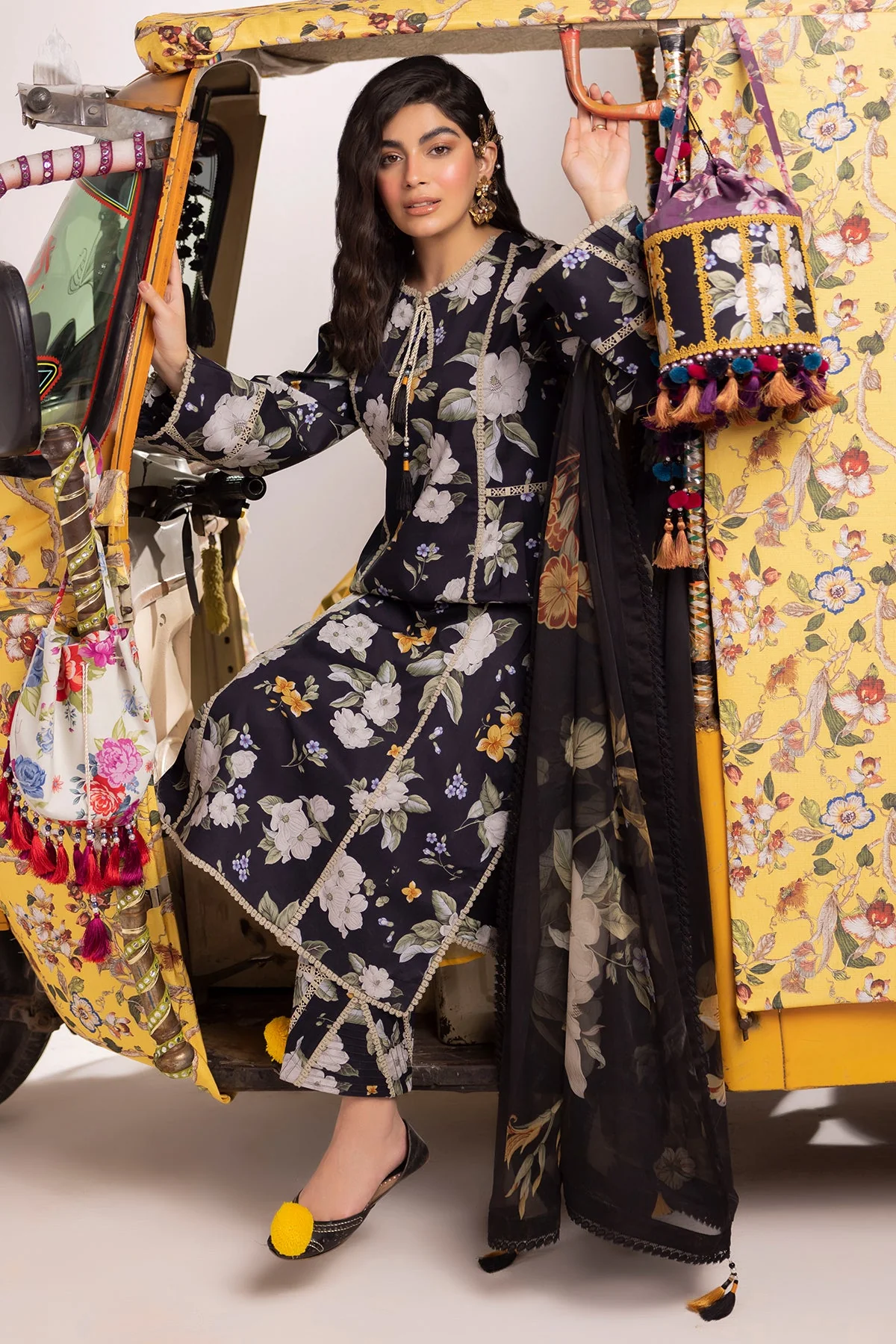Alizeh Sheen Spring Prints Lawn – FLORA- 3PC SUIT - Image 7
