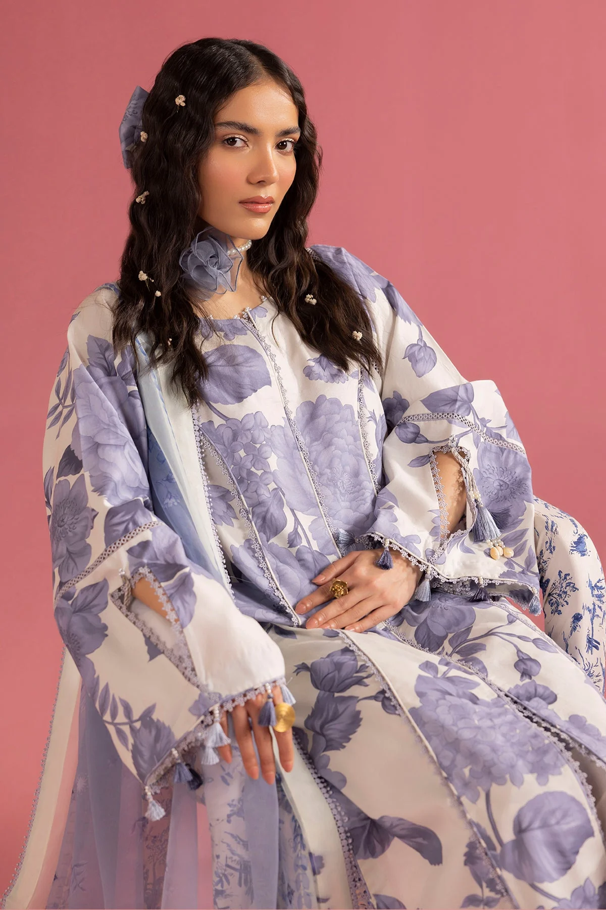 Alizeh Sheen Spring Prints Lawn – PEARL MIST- 3PC SUIT - Image 3