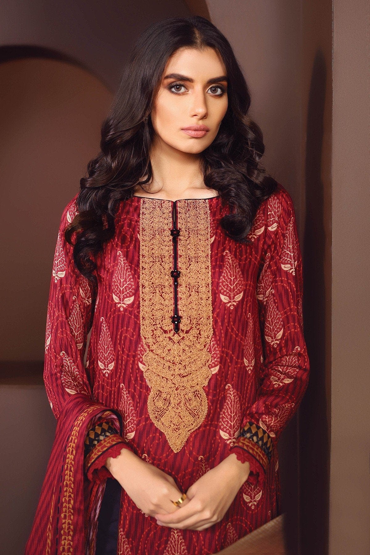 AlKaram Winter Collection โ Three Piece Embroidered Twill Suit With Printed Twill Viscose Dupatta โ FW-13.1-20-Red - Image 5