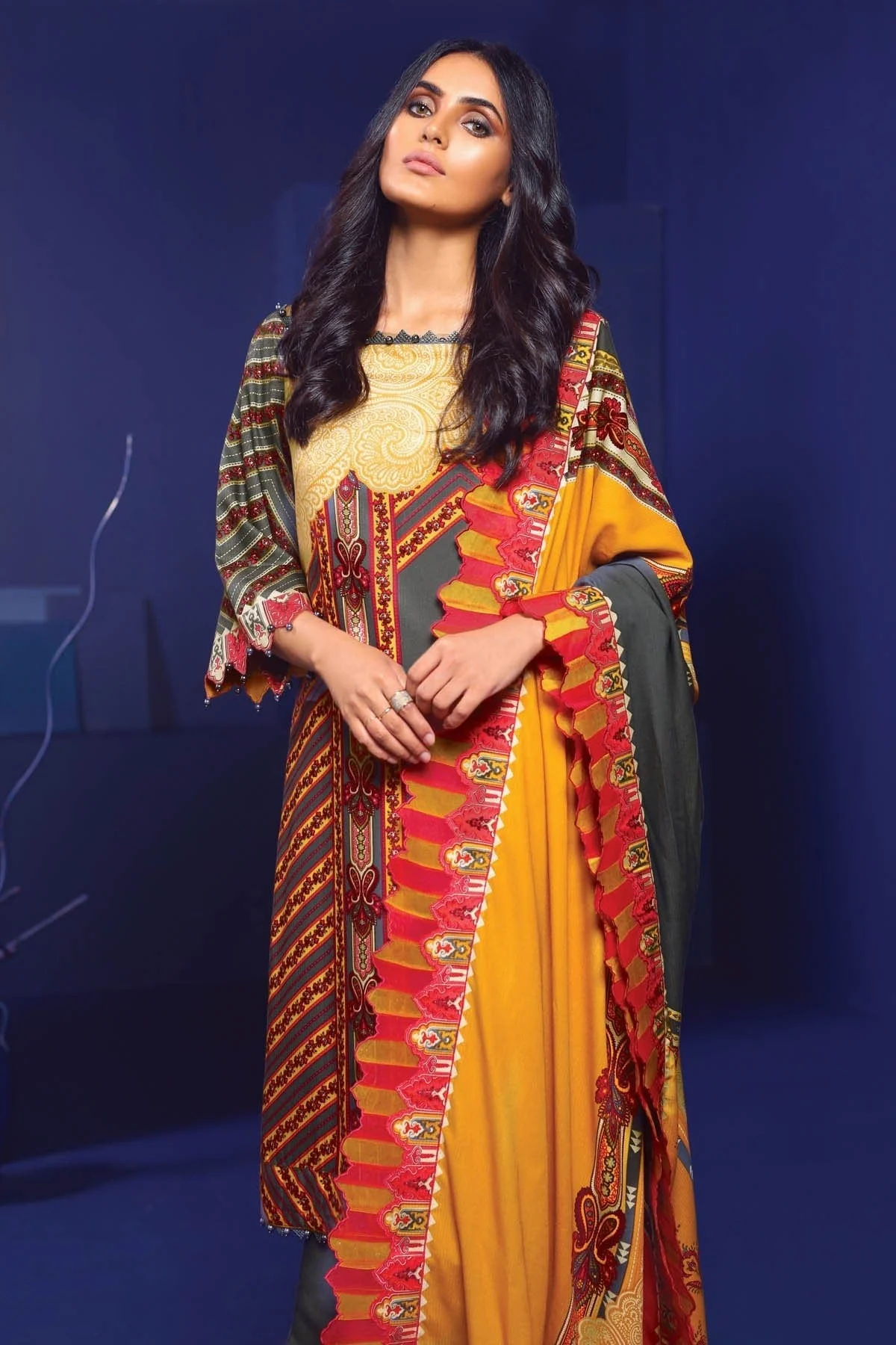 AlKaram Winter Collection โ Three Piece Printed Cotail Suit With Printed Cotail Viscose Dupatta โ FW-11-20-Grey - Image 2