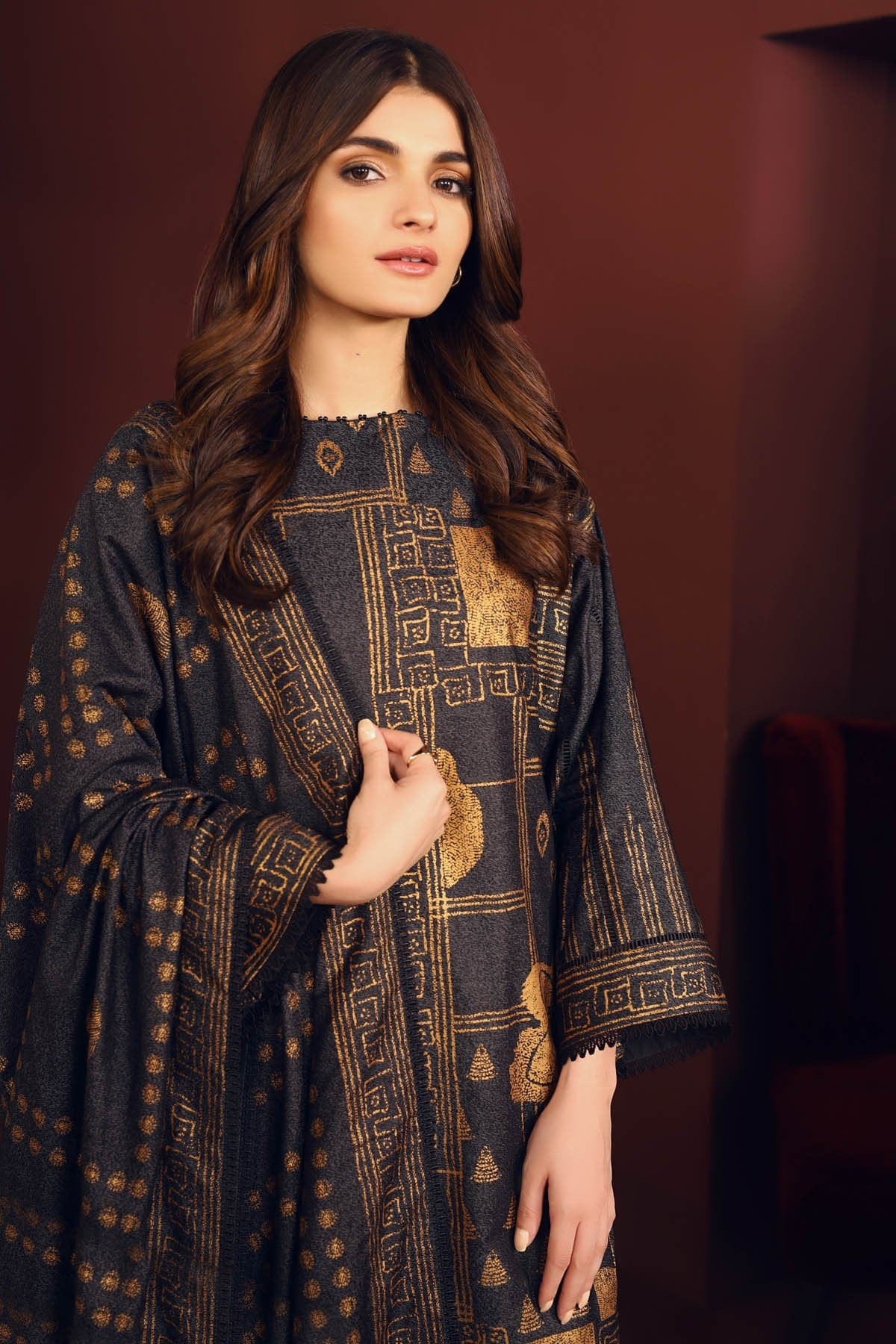 AlKaram Winter Collection โ Three Piece Printed Karandi Suit With Printed Karandi Dupatta โ FW-08-20-Black - Image 5