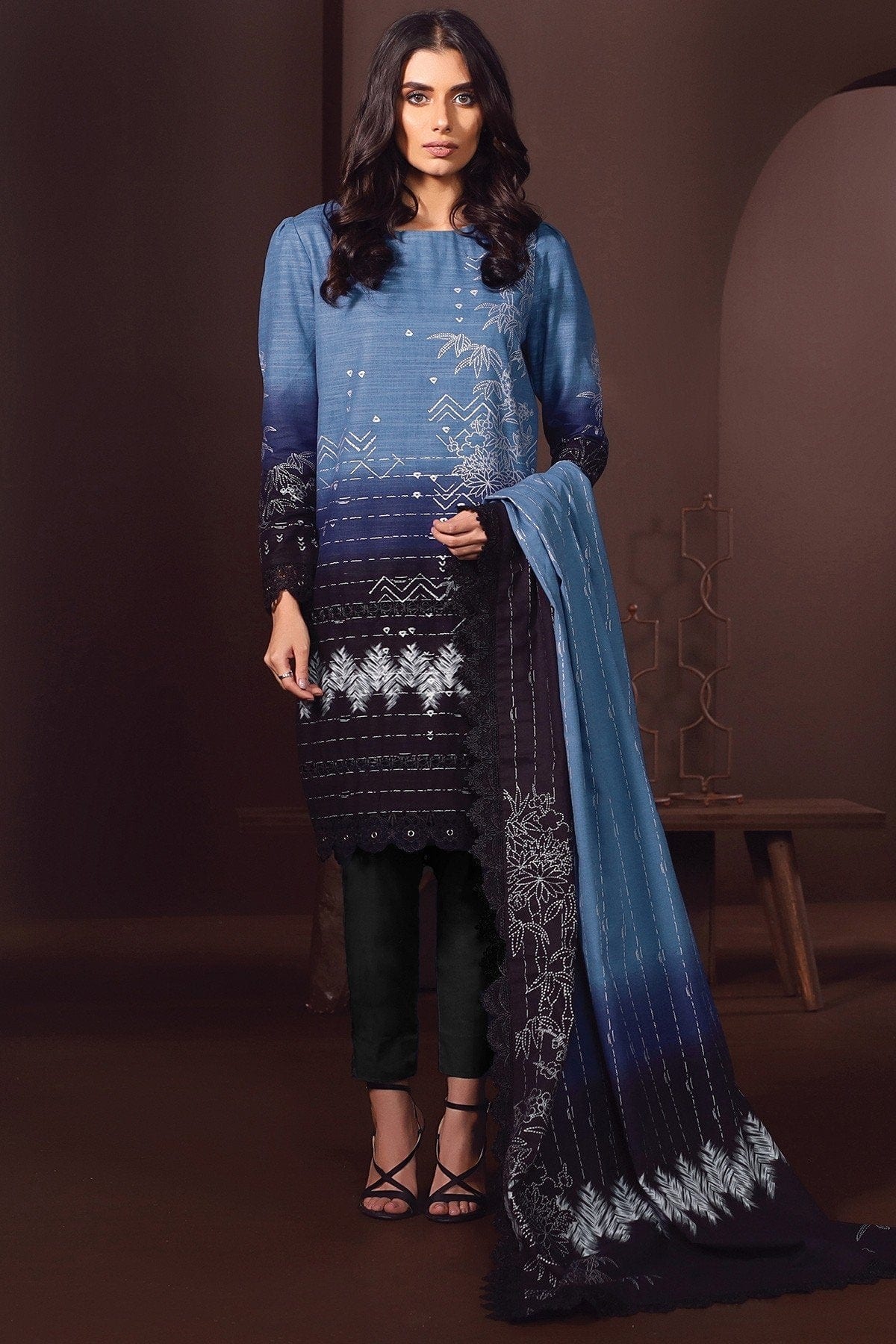 AlKaram Winter Collection โ Three Piece Printed Khaddar Suit With Printed Khaddar Dupatta โ FW-15.1-20-Blue