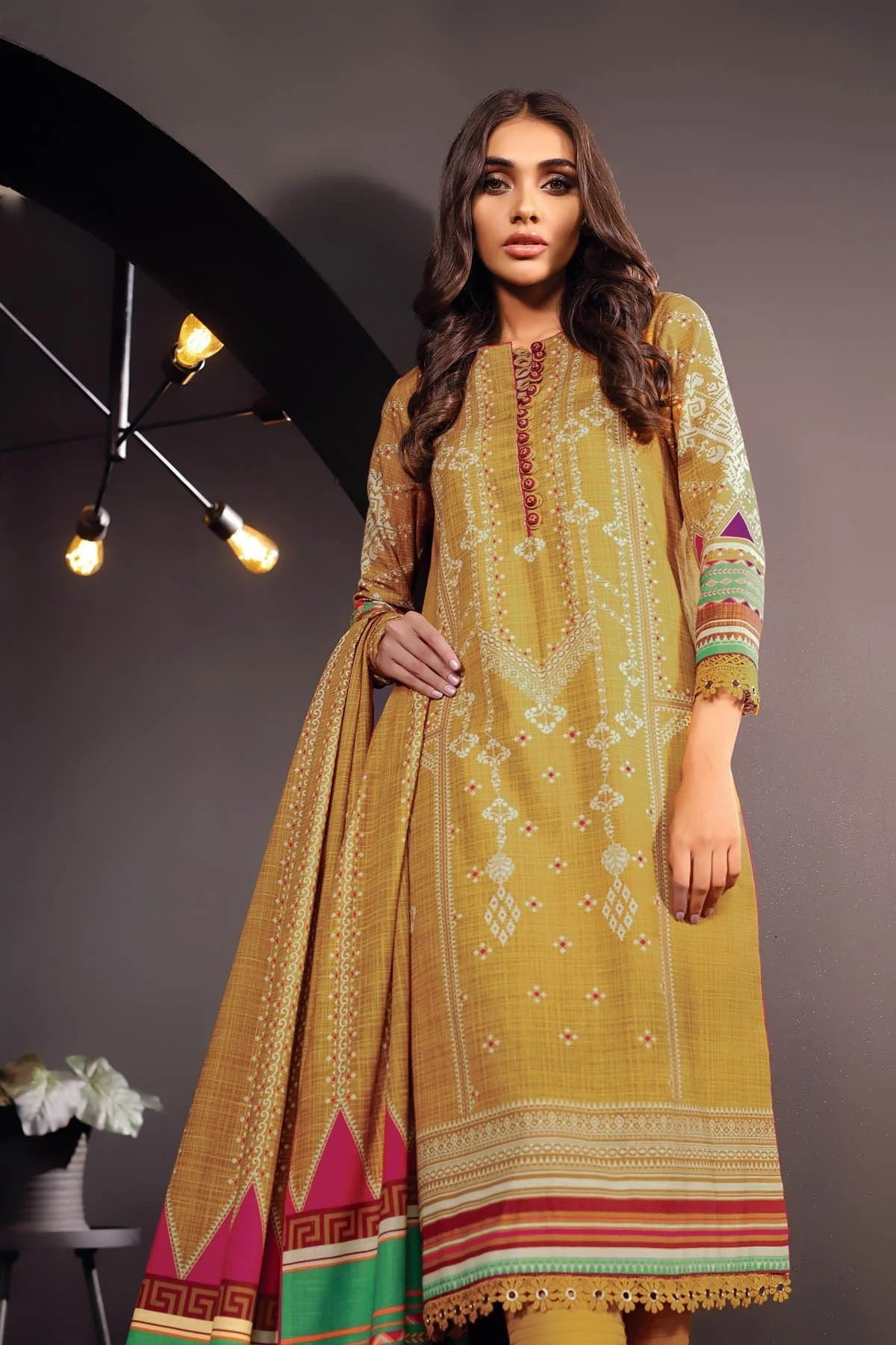 AlKaram Winter Collection โ Three Piece Printed Khaddar Suit With Printed Khaddar Dupatta โ FW-37.1-20-Mustard - Image 5