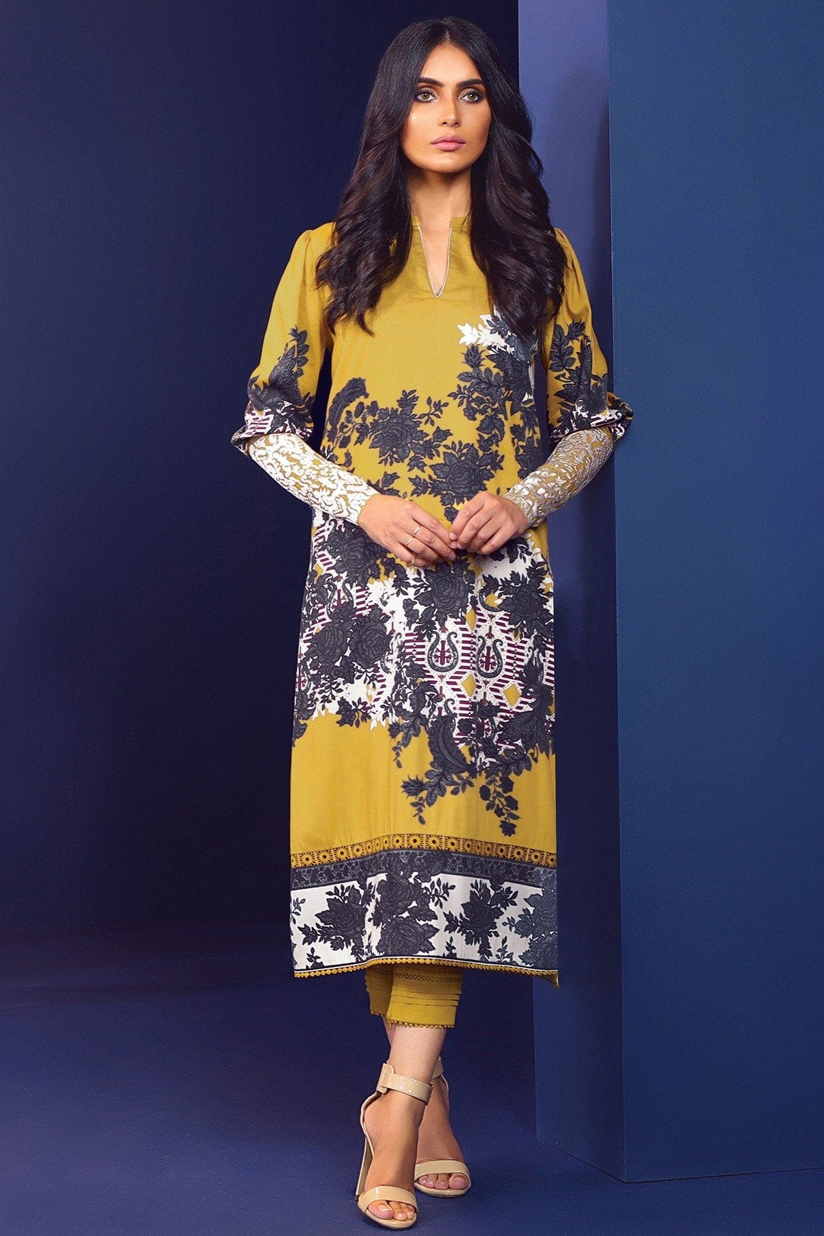 AlKaram Winter Collection โ Two Piece Embroidered Cotail Suit With Dyed Cotail Trouser โ FW-30-20-Mustard