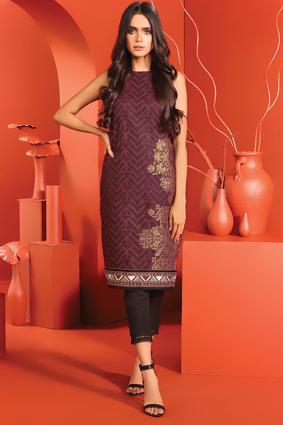 AlKaram Winter Collection โ Two Piece Embroidered Khaadar Suit With Dyed Khaddar Trouser โ FW-21.1-20-Black