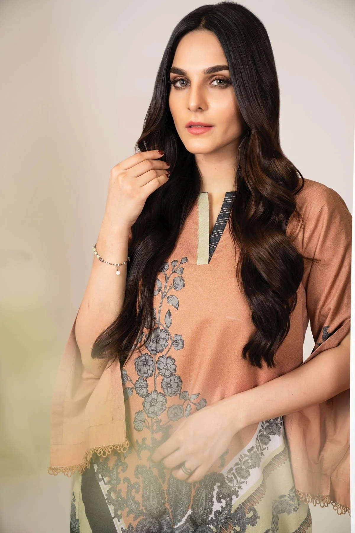 AlKaram Winter Collection โ Two Piece Printed Karandi Suit With Dyed Karandi Trouser โ FW-36-20-Peach - Image 3