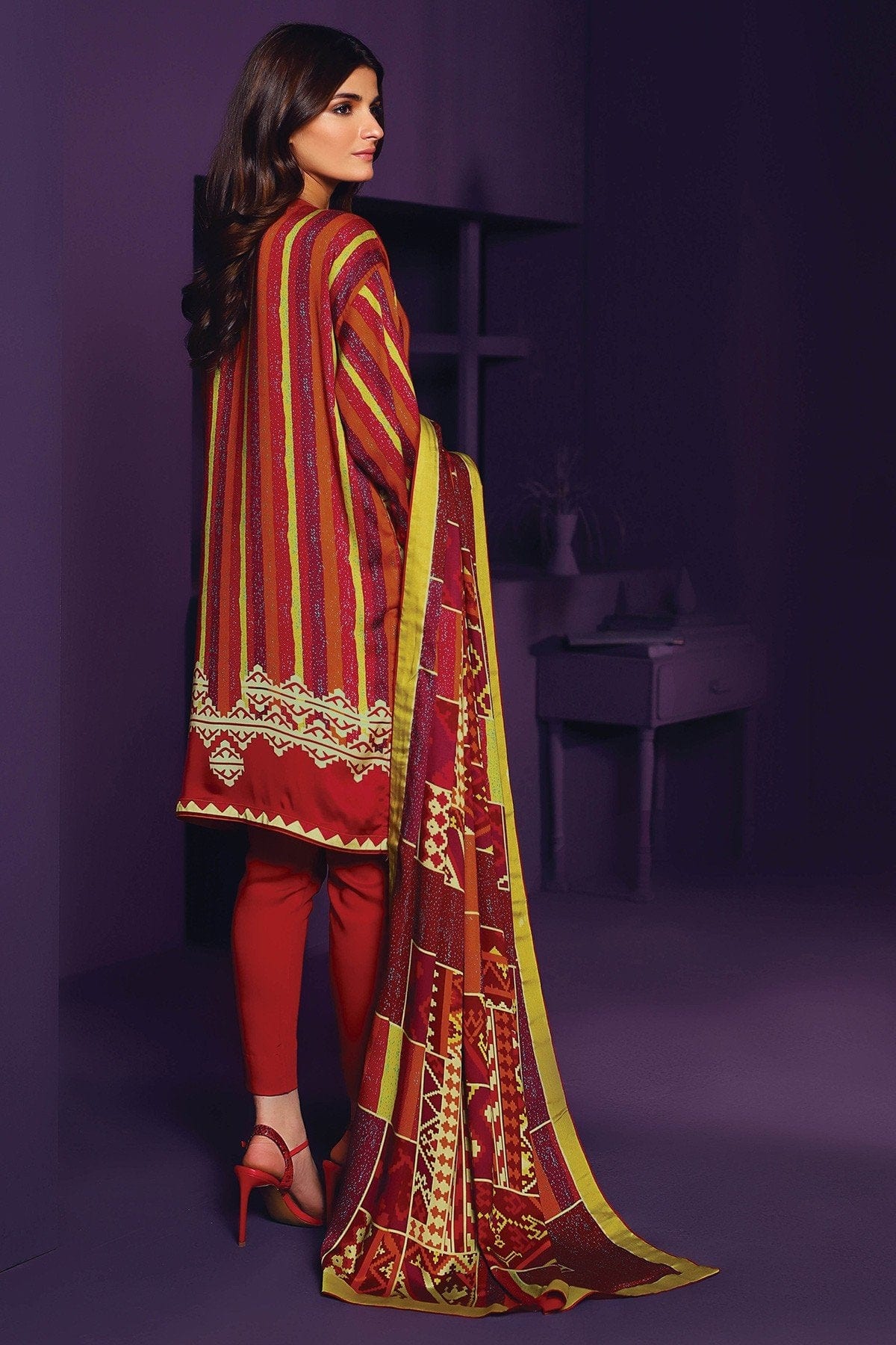 AlKaram Winter Collection โ Two Piece Printed Twill Suit With Printed Twill Viscose Dupatta โ FW-29-20-Red - Image 4