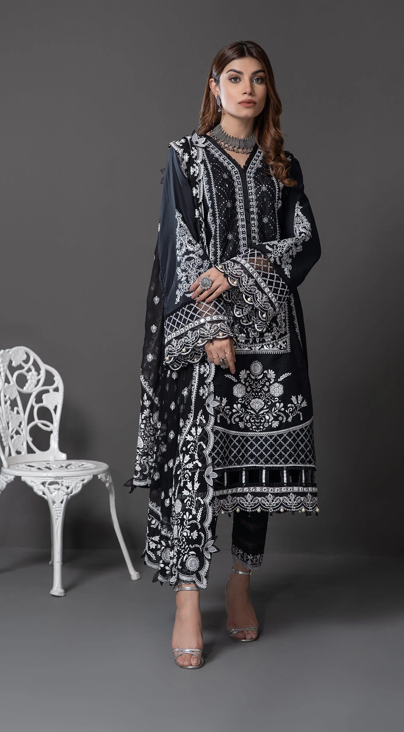 Anaya by Kiran Chaudhry Monochrome Mystique Lawn Collection 2022 – SAHIFA - Image 2