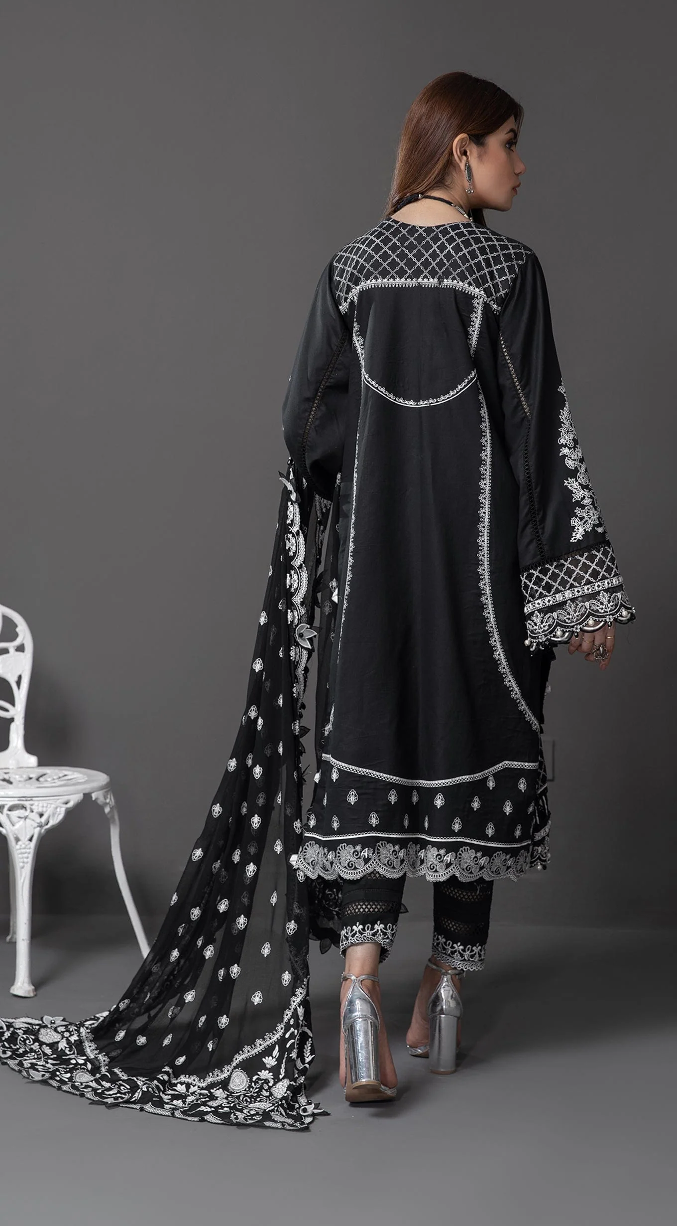 Anaya by Kiran Chaudhry Monochrome Mystique Lawn Collection 2022 – SAHIFA - Image 3
