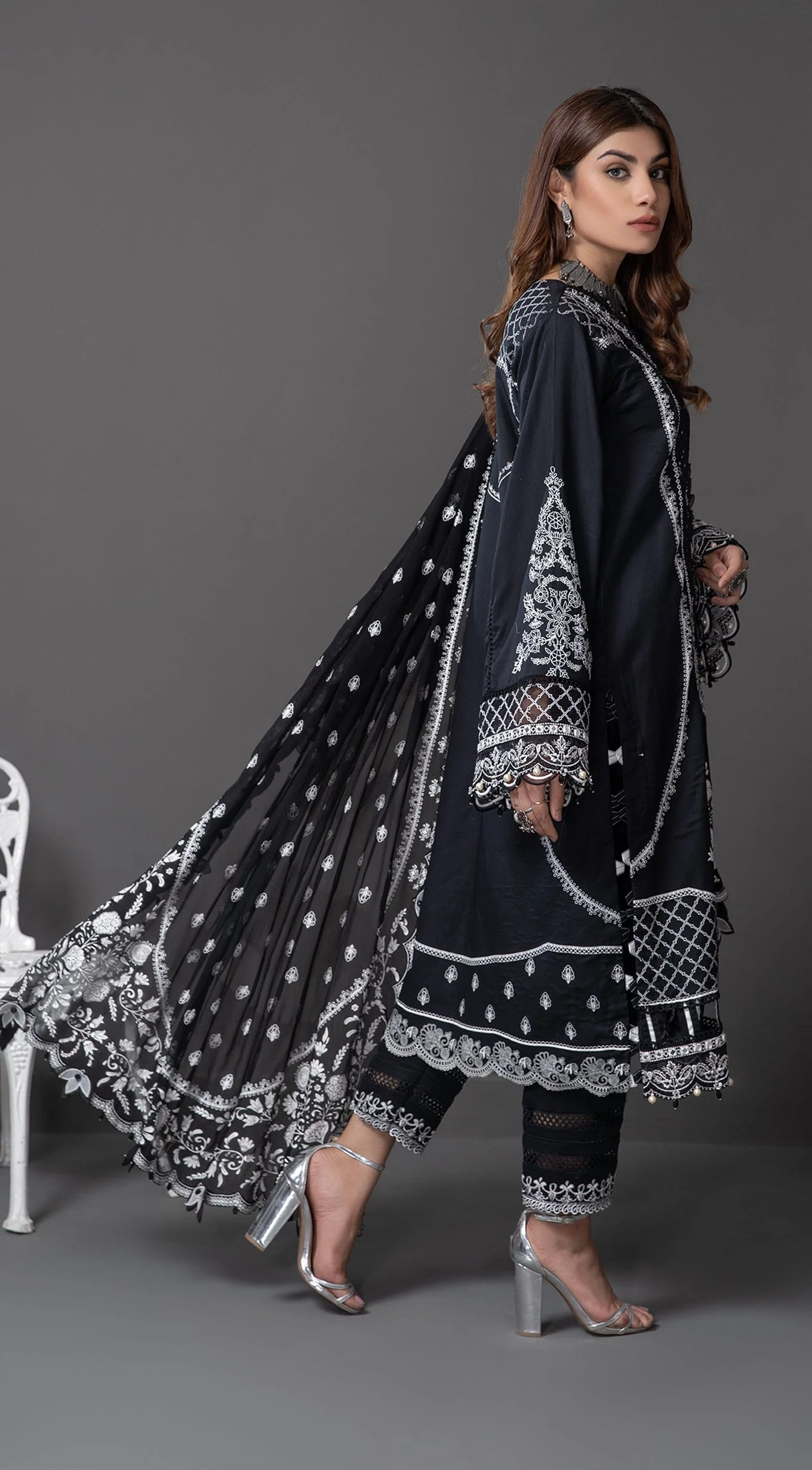 Anaya by Kiran Chaudhry Monochrome Mystique Lawn Collection 2022 – SAHIFA - Image 4