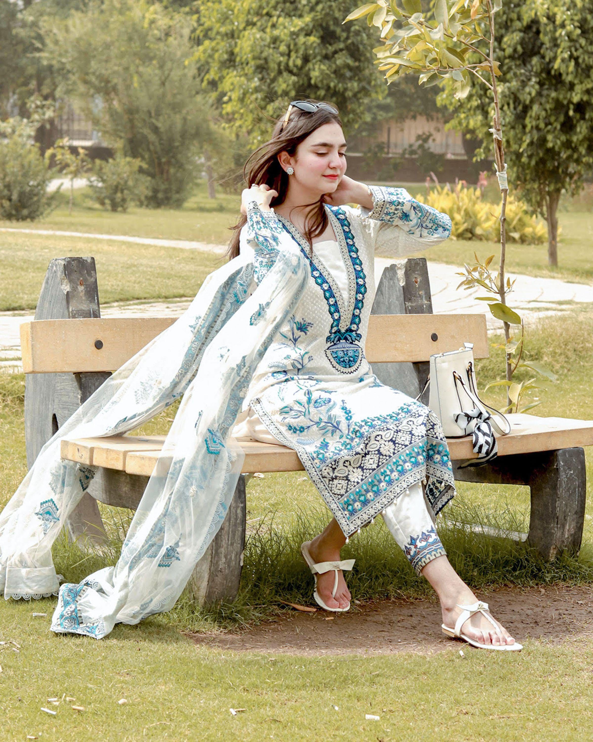 Anaya x Kamiar Rokni Festive Luxury Lawn Collection '21 – ESFIR - Image 10