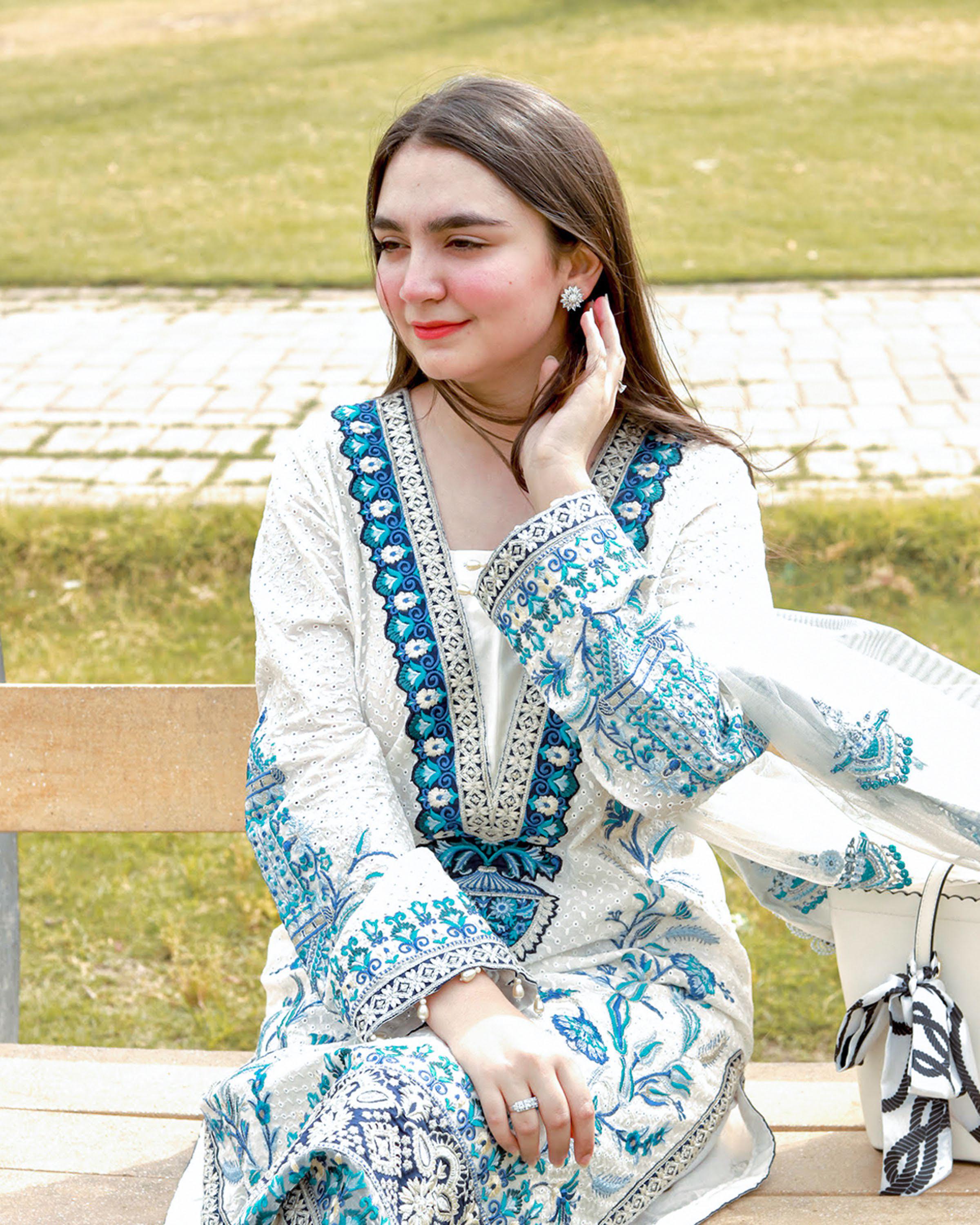 Anaya x Kamiar Rokni Festive Luxury Lawn Collection '21 – ESFIR - Image 11