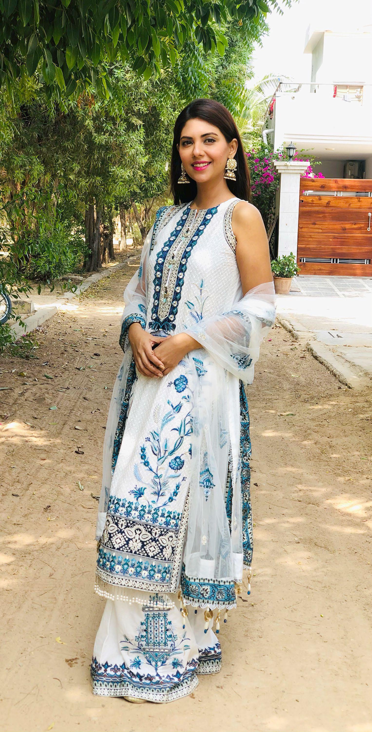 Anaya x Kamiar Rokni Festive Luxury Lawn Collection '21 – ESFIR - Image 9