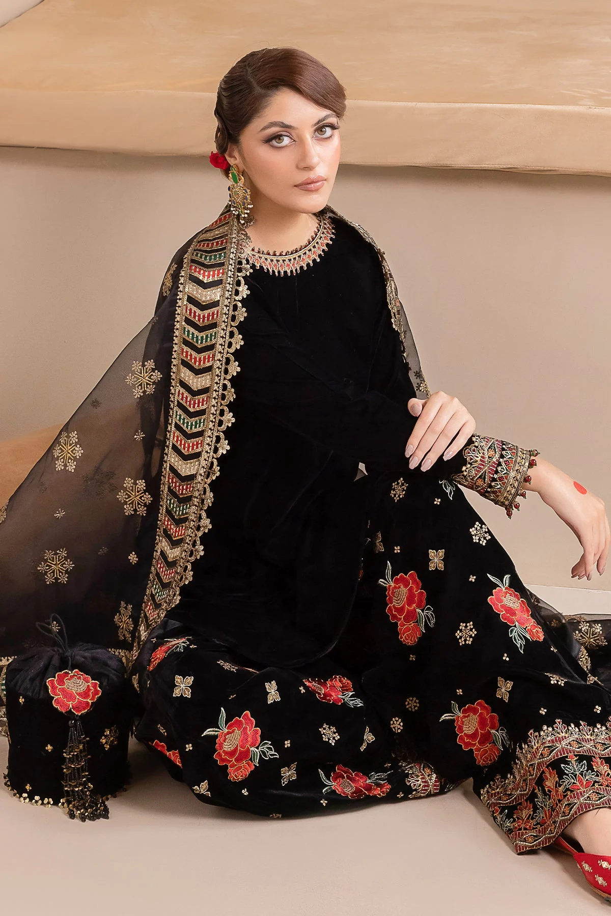 Baroque Embroidered Velvet Collection UF-427 - Image 6