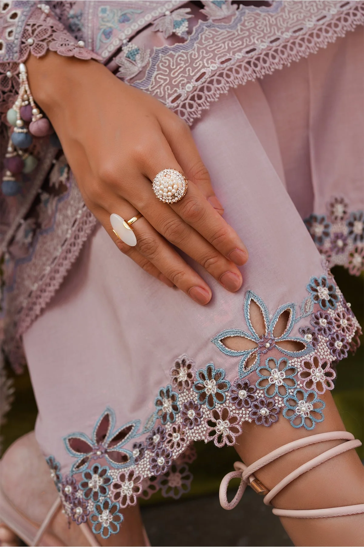 Baroque Swiss Embroidered Jacquard Lawn Collection SL10-D01 - Image 6