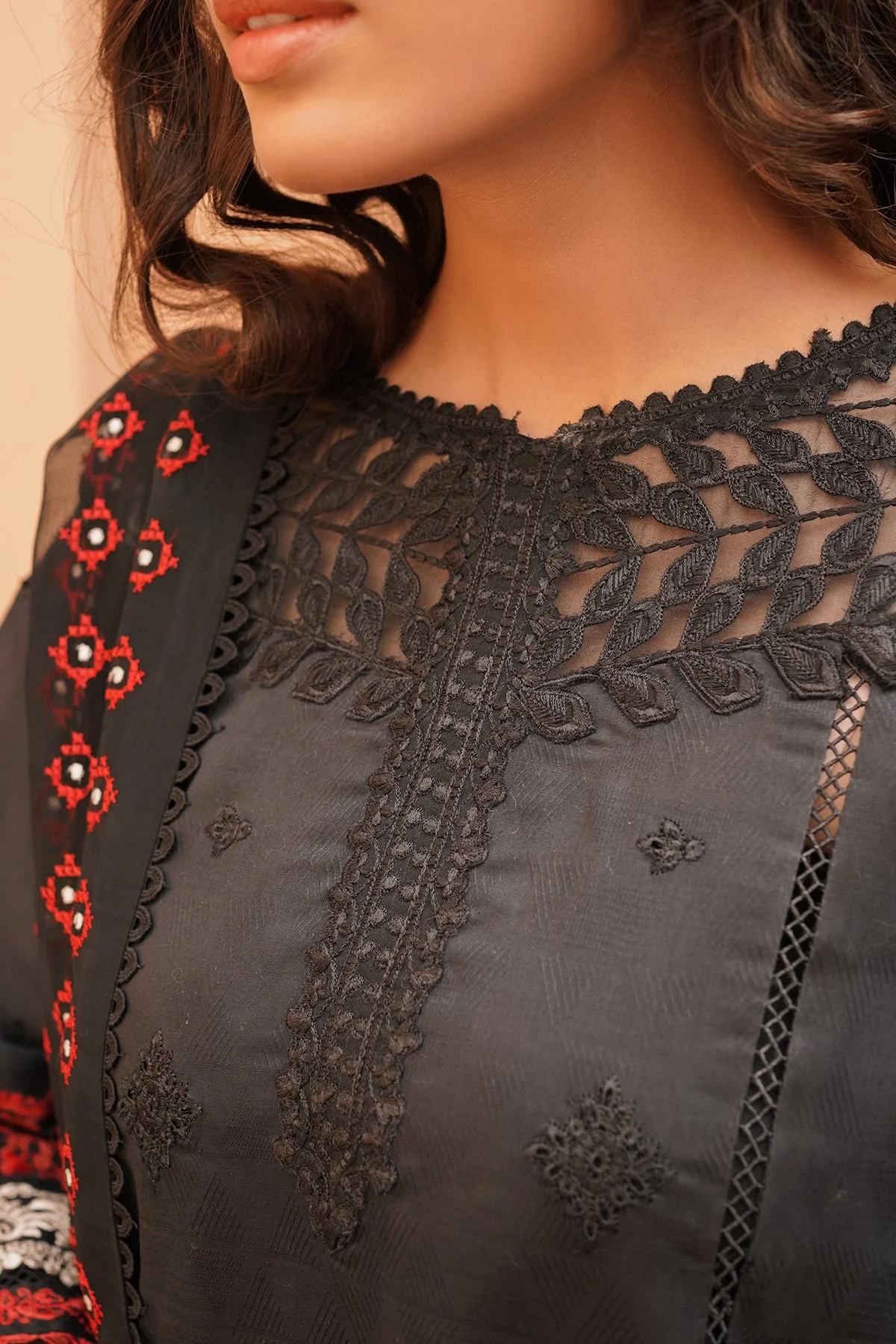Baroque Swiss Embroidered Jacquard Lawn Collection SL10-D06 - Image 4