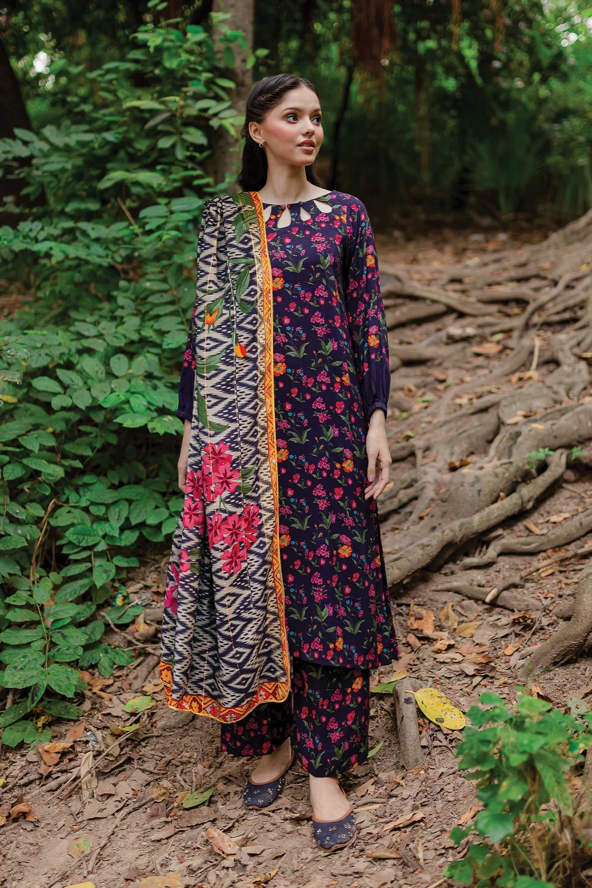 Charizma C-Print Linen Collection with Printed Wool Shawl – CPW-07 - Image 3
