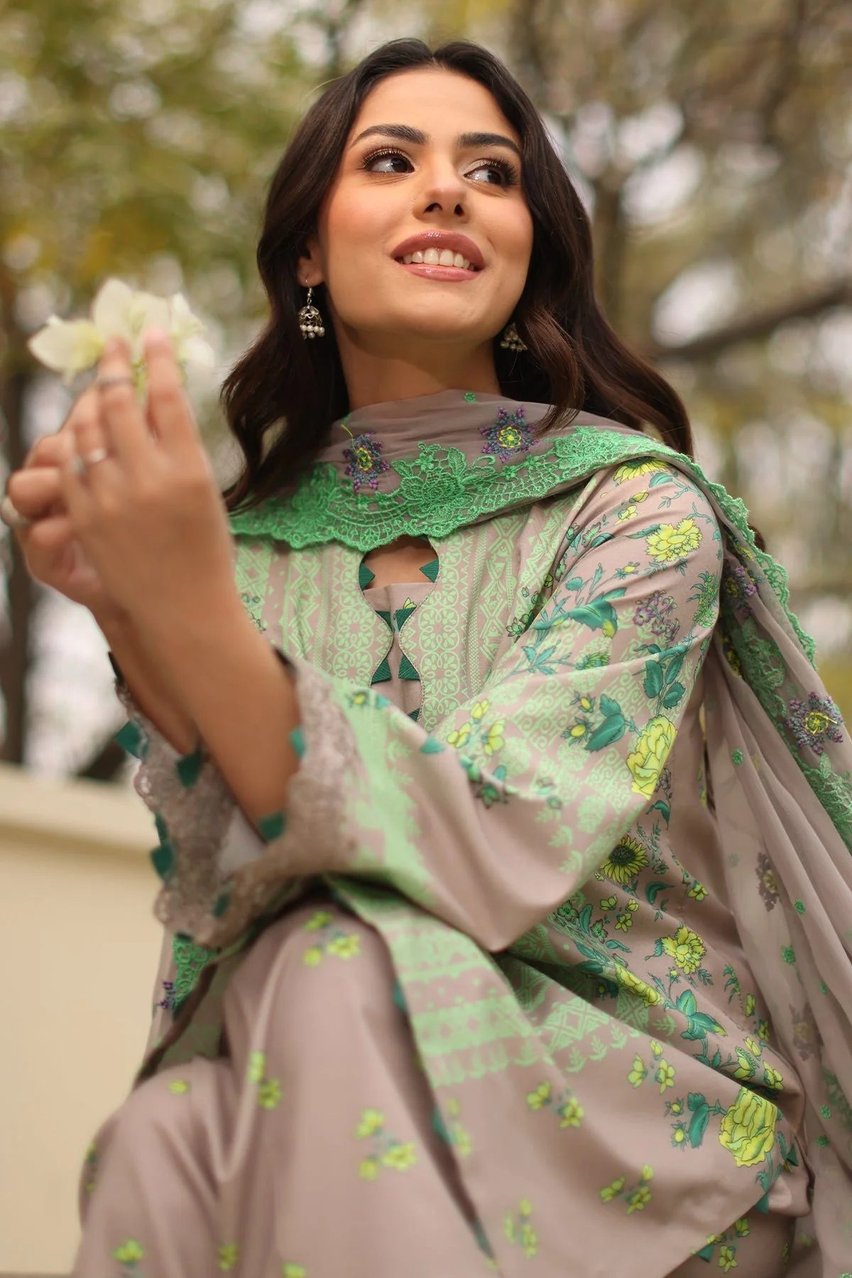 Charizma Print Melody – Printed Lawn Shirt with Embroidered Dyed Chiffon Dupatta and Trouser DSPM4-01
