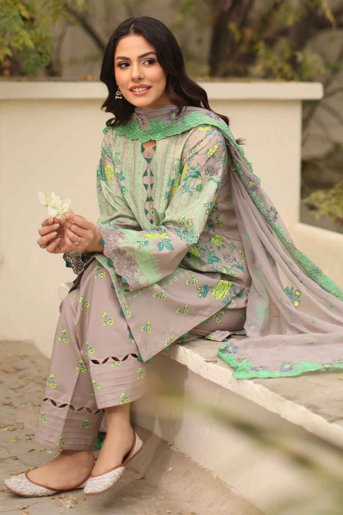 Charizma Print Melody – Printed Lawn Shirt with Embroidered Dyed Chiffon Dupatta and Trouser DSPM4-01 - Image 3