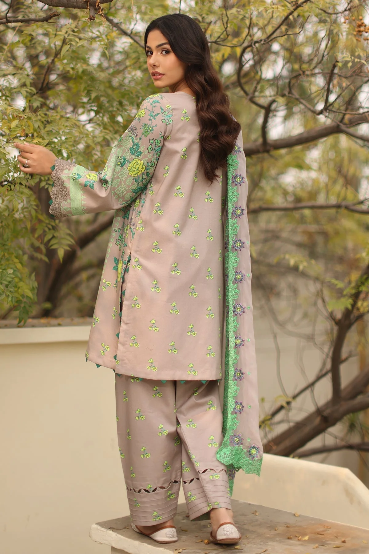 Charizma Print Melody – Printed Lawn Shirt with Embroidered Dyed Chiffon Dupatta and Trouser DSPM4-01 - Image 4