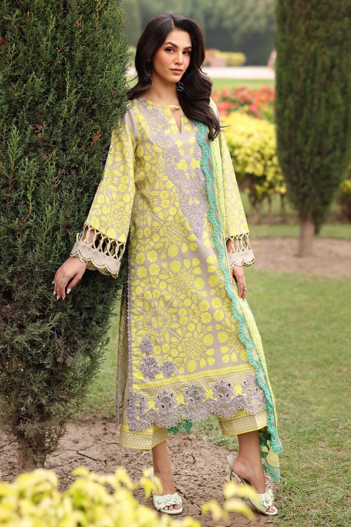 Charizma Rang-e-Bahar – Embroidered Lawn Shirt with Embroidered Chiffon Dupatta and Trouser DSRB4-03 - Image 2