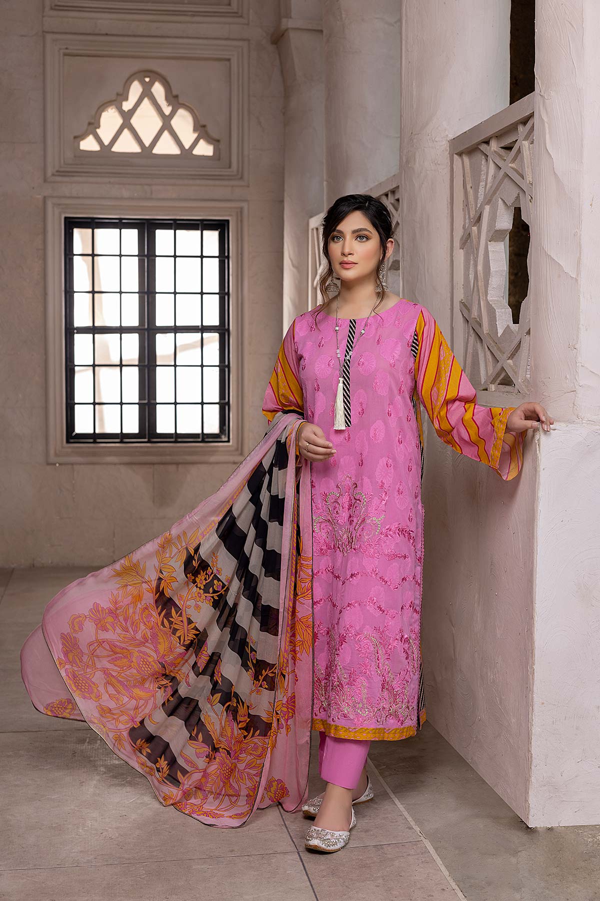 Charizma Reem Lawn Collection Vol-2 – RM22-11