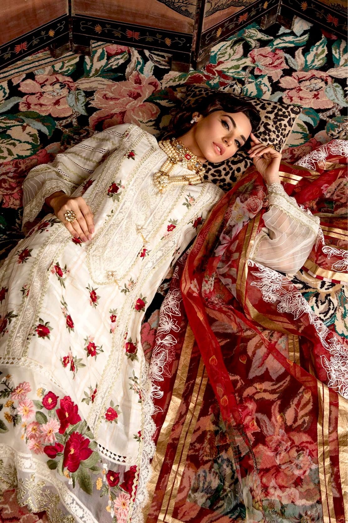 Crimson by Saira Shakira Luxury Lawn Collection 2021 – D7-B - Summer Blooms - Scarlet - Image 3