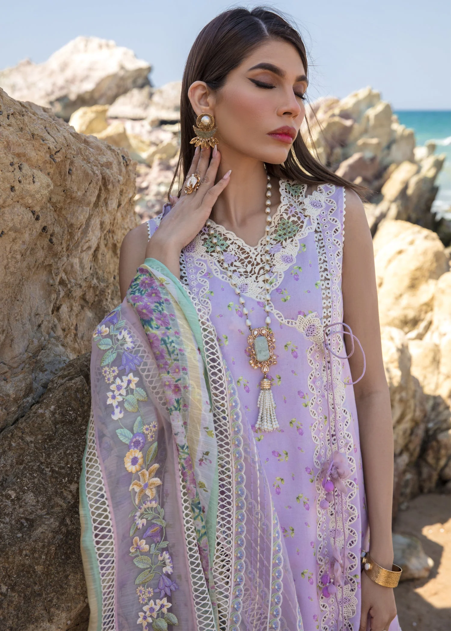 Crimson Luxury Lawn Collection 2023 – Summer Rosettes - D2 B